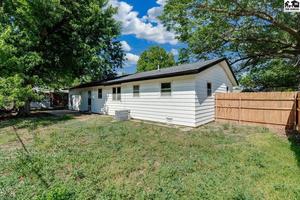 103 S Salina Street Haven KS 67543