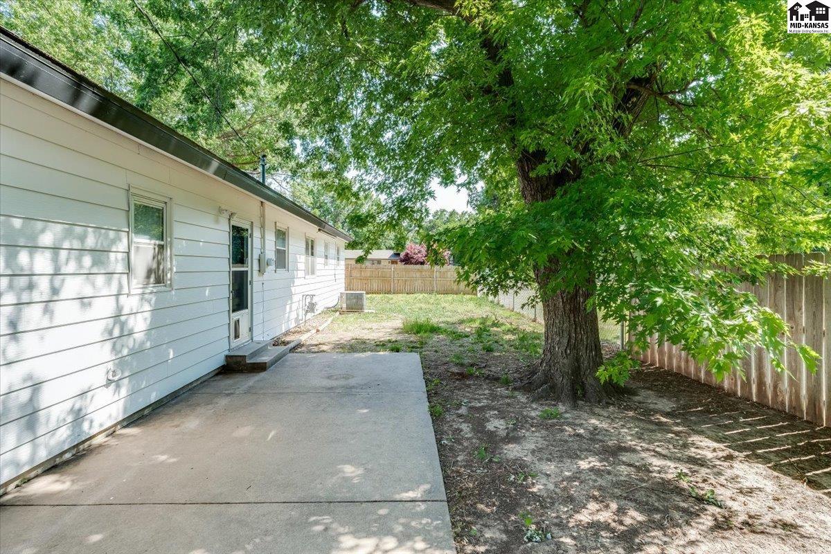 103 S Salina Street Haven KS 67543