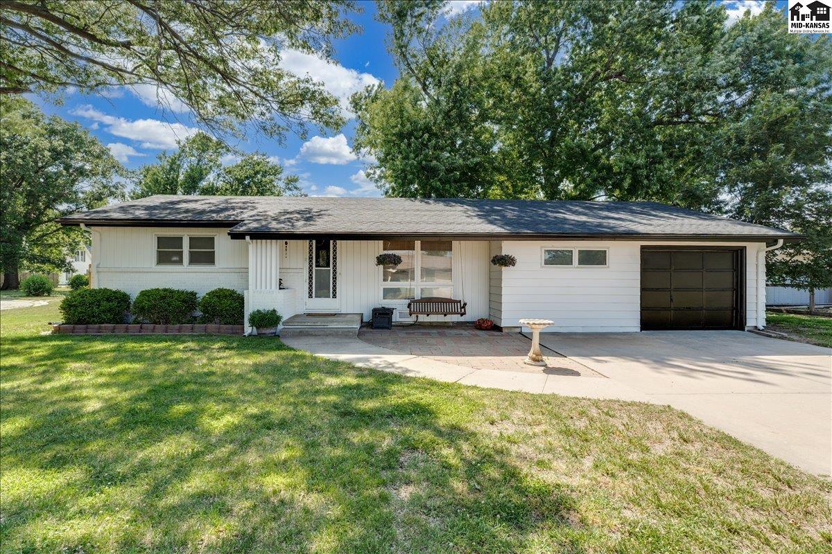 103 S Salina Street Haven KS 67543