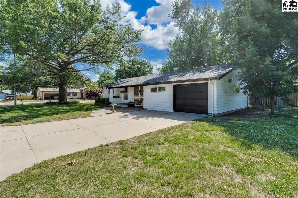 103 S Salina Street Haven KS 67543