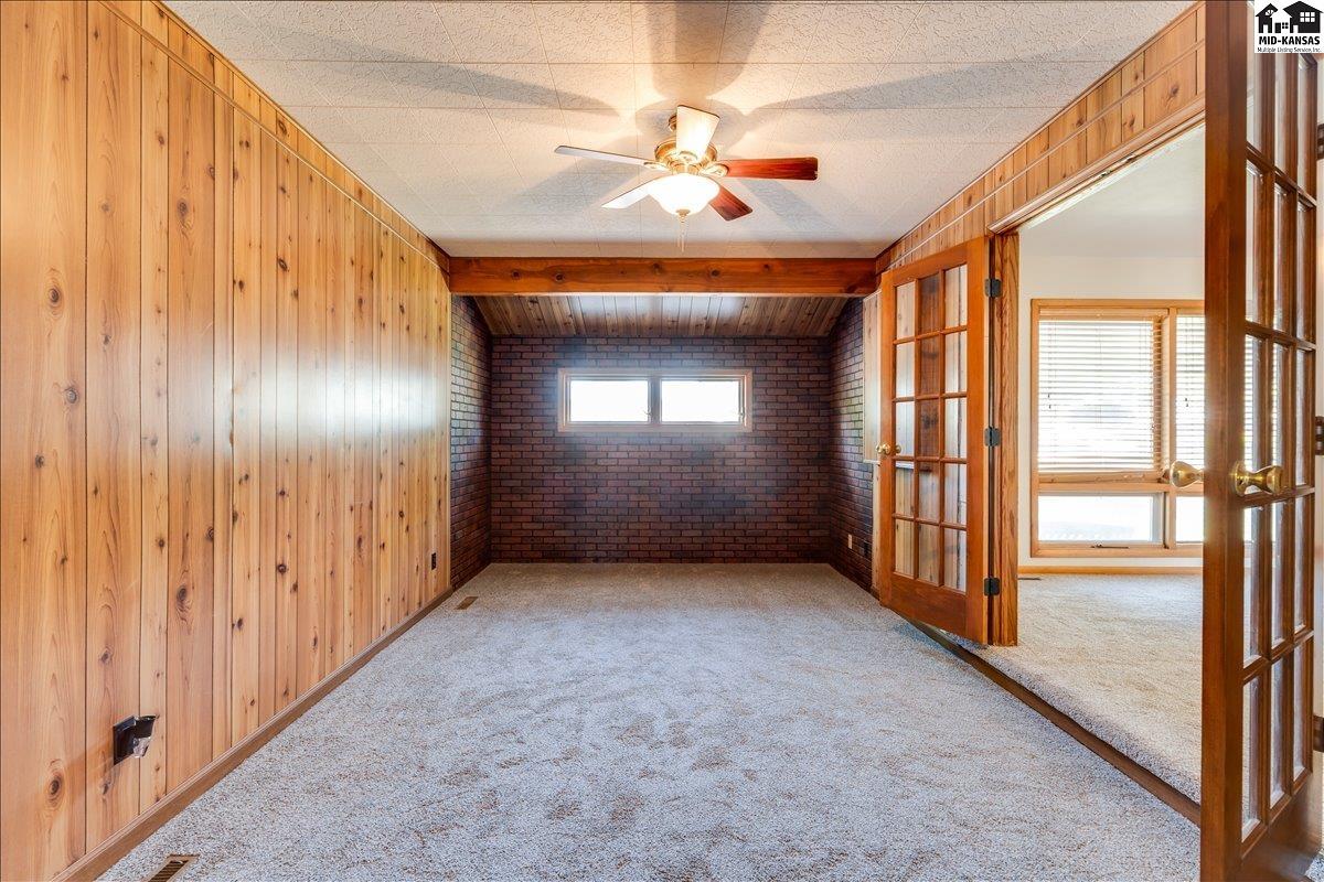 103 S Salina Street Haven KS 67543