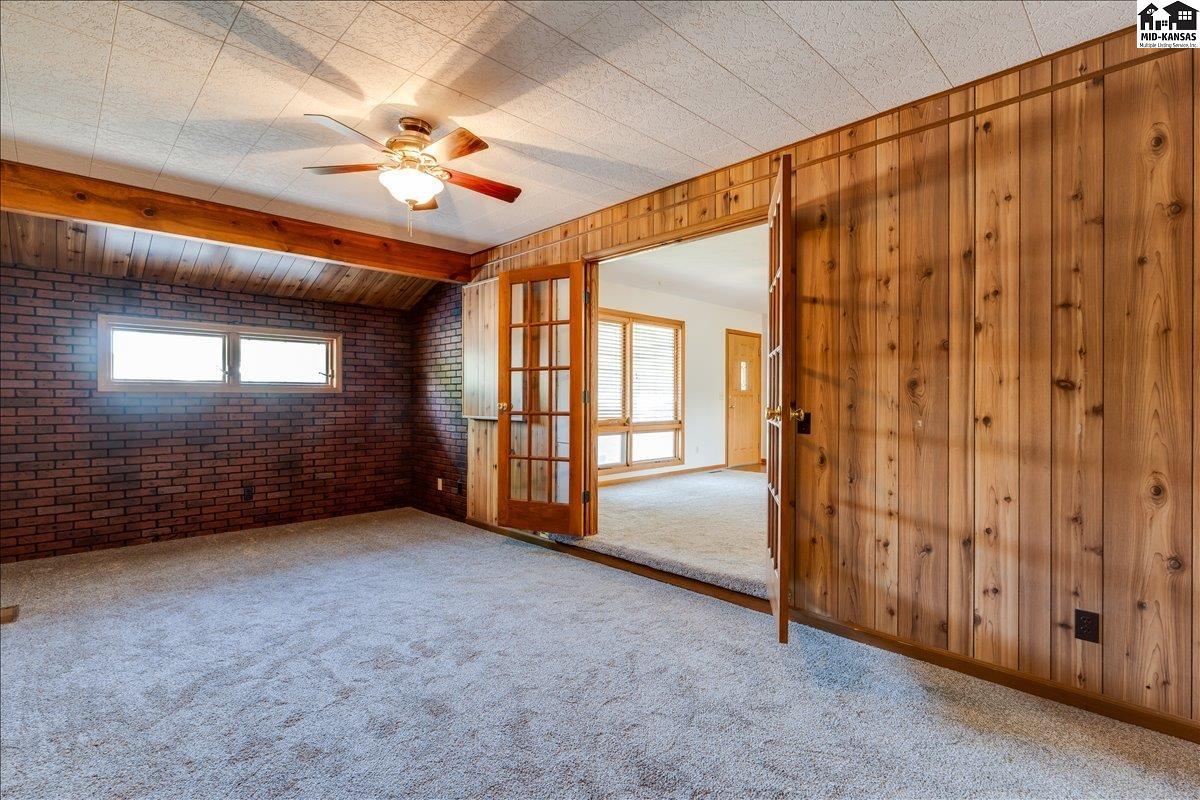 103 S Salina Street Haven KS 67543