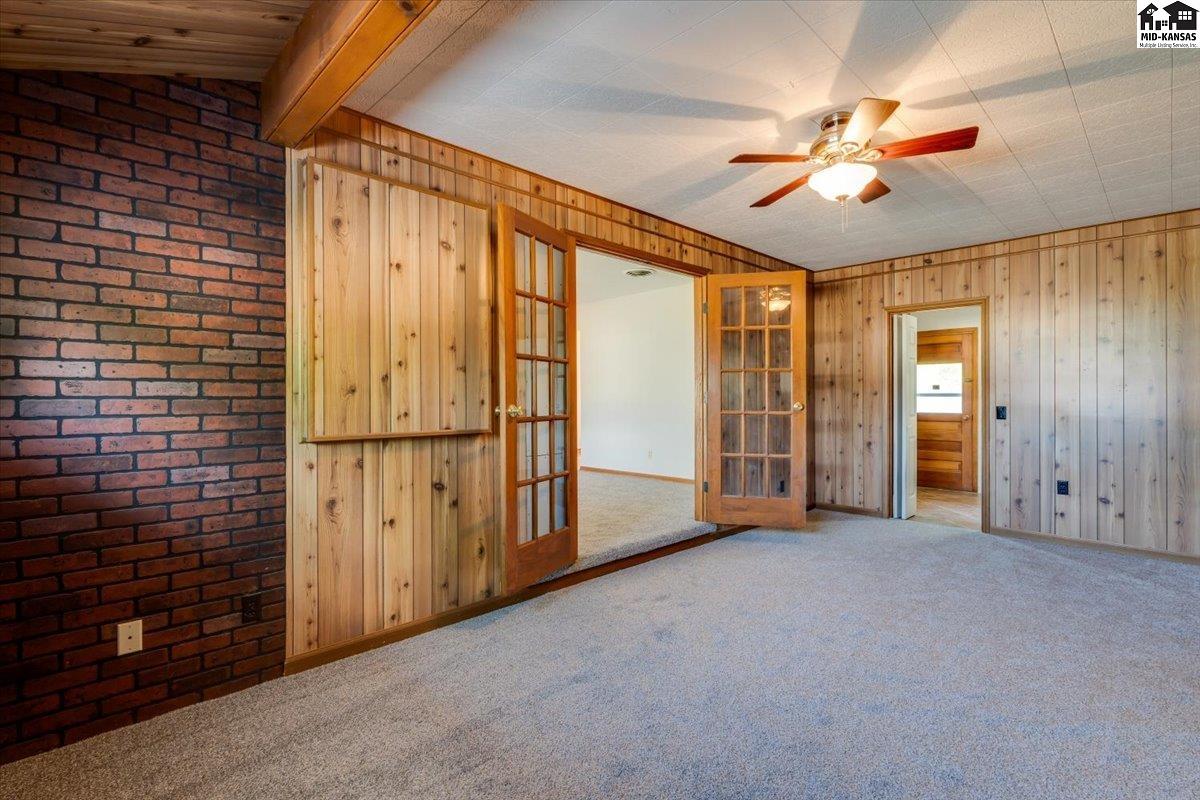 103 S Salina Street Haven KS 67543