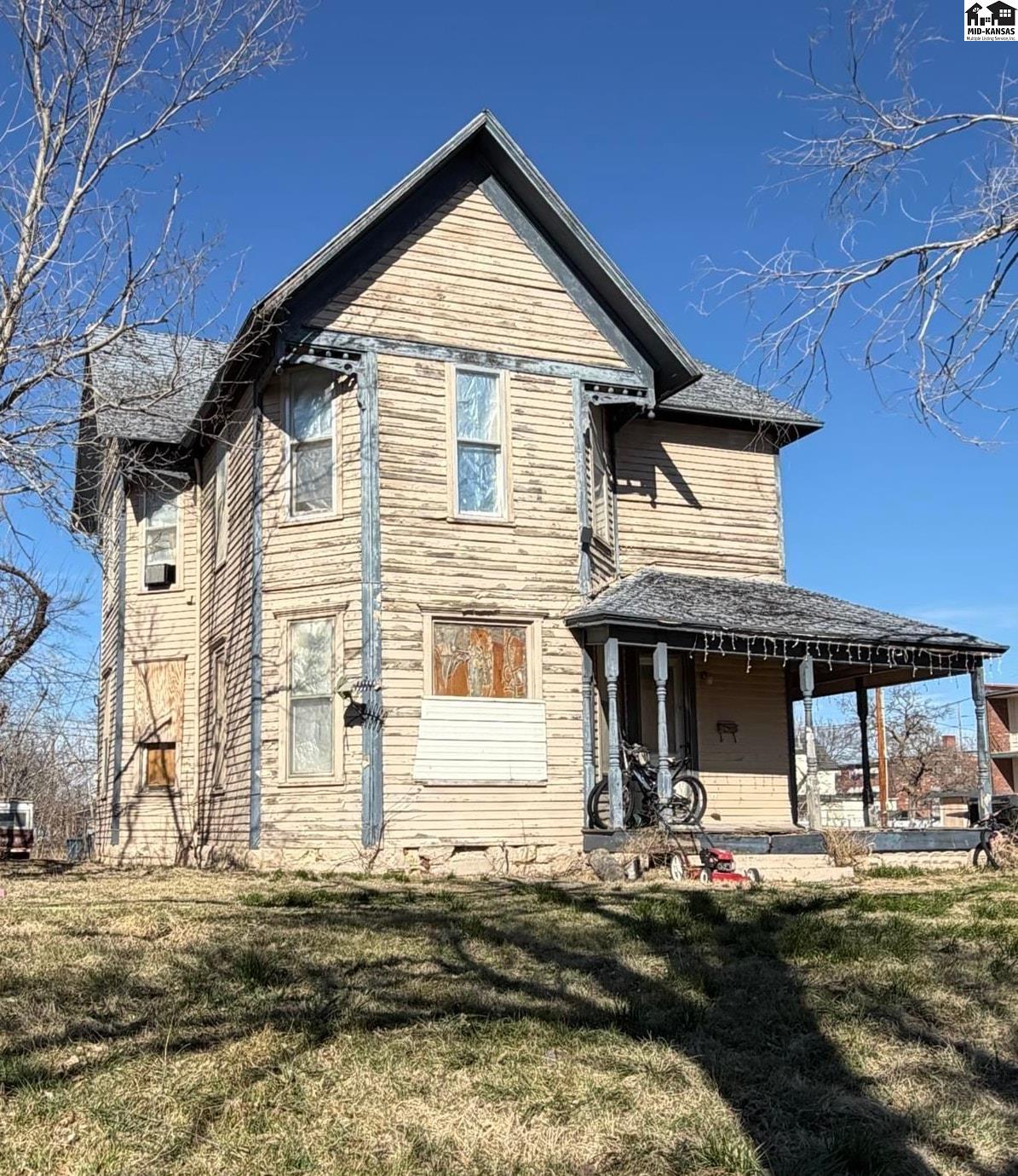 304 E 1st Avenue Hutchinson KS 67501