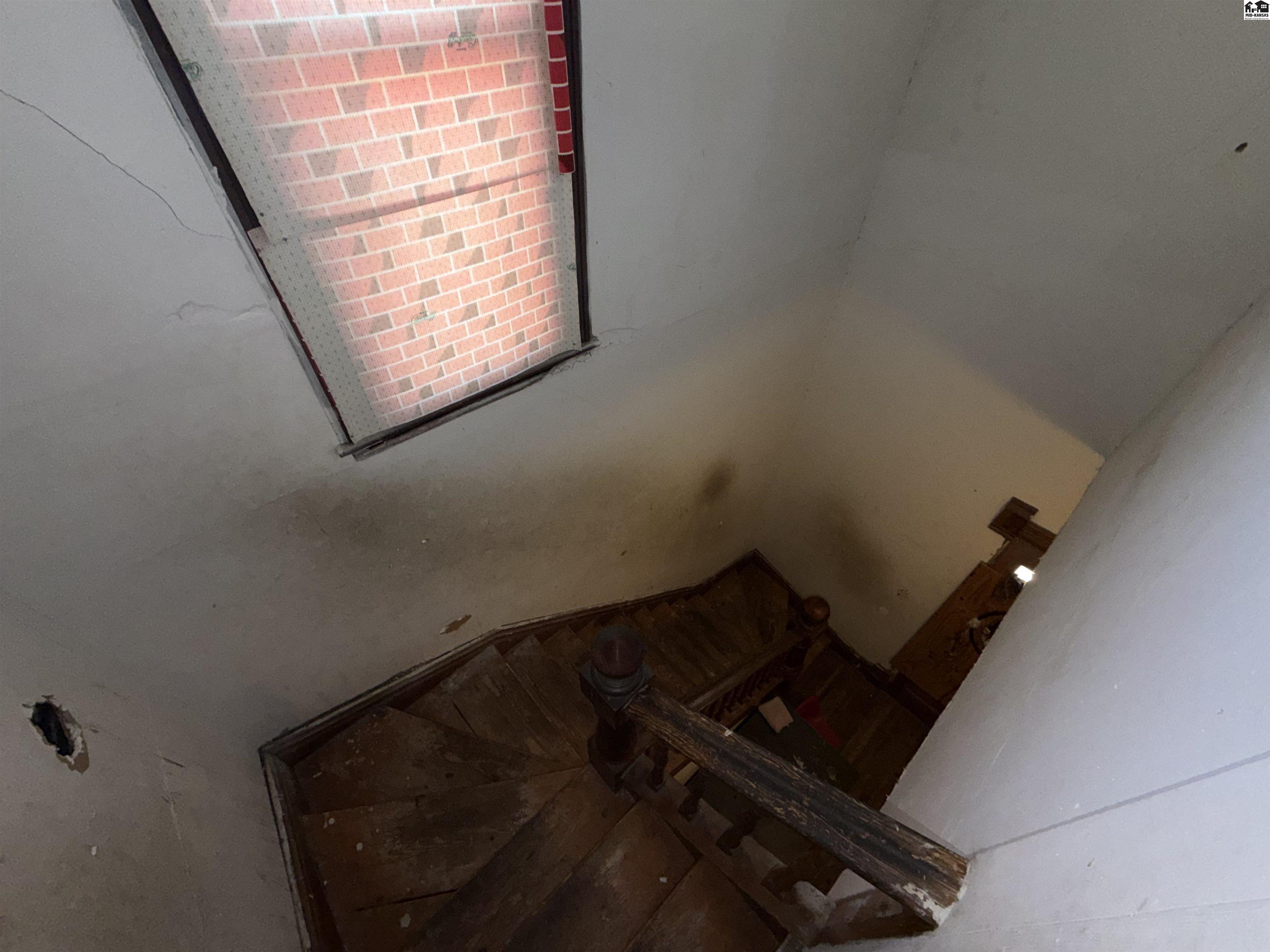 304 E 1st Avenue Hutchinson KS 67501