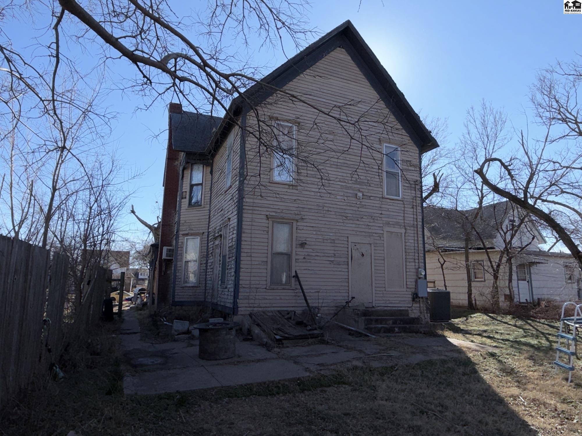 304 E 1st Avenue Hutchinson KS 67501