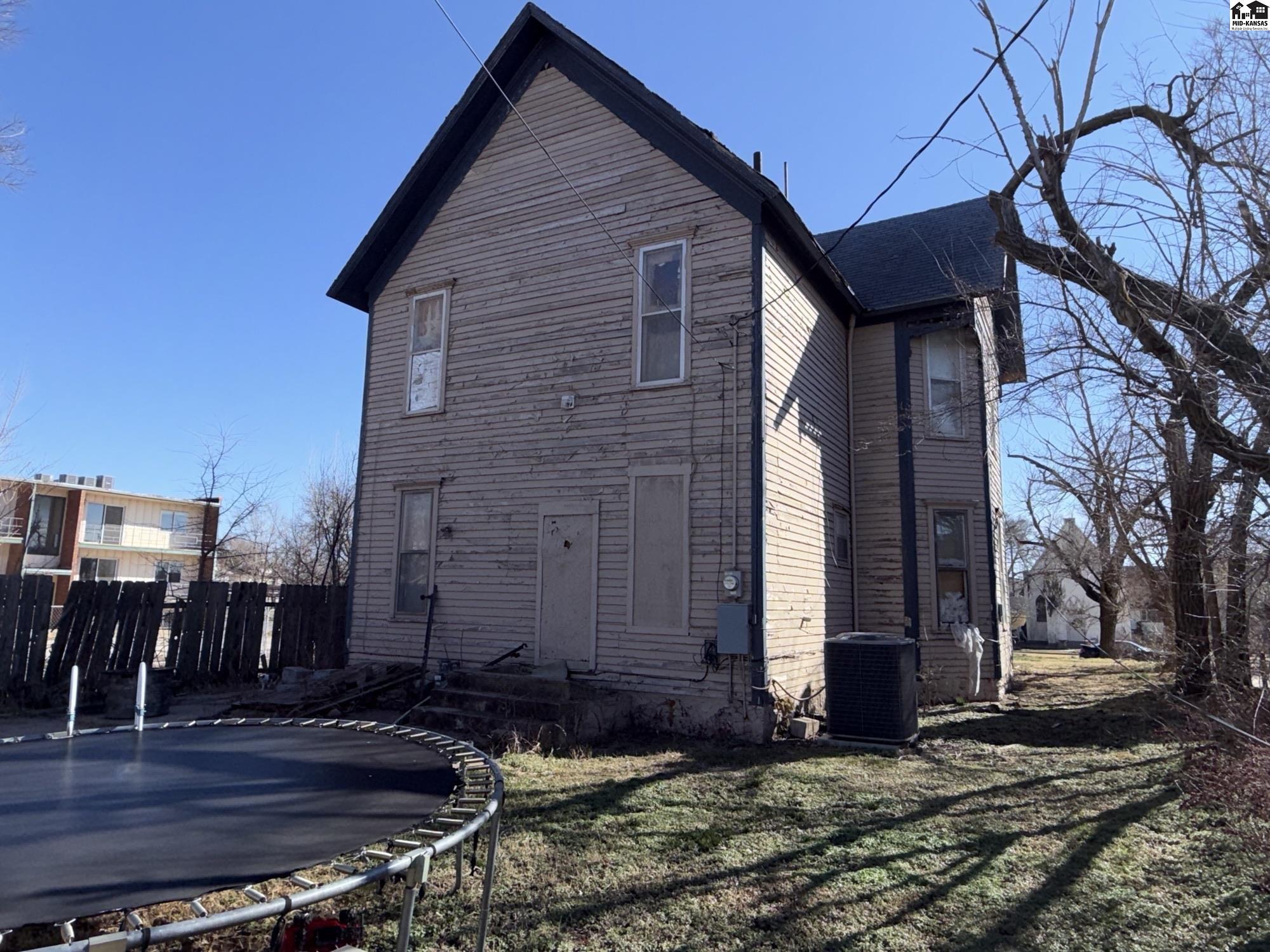 304 E 1st Avenue Hutchinson KS 67501