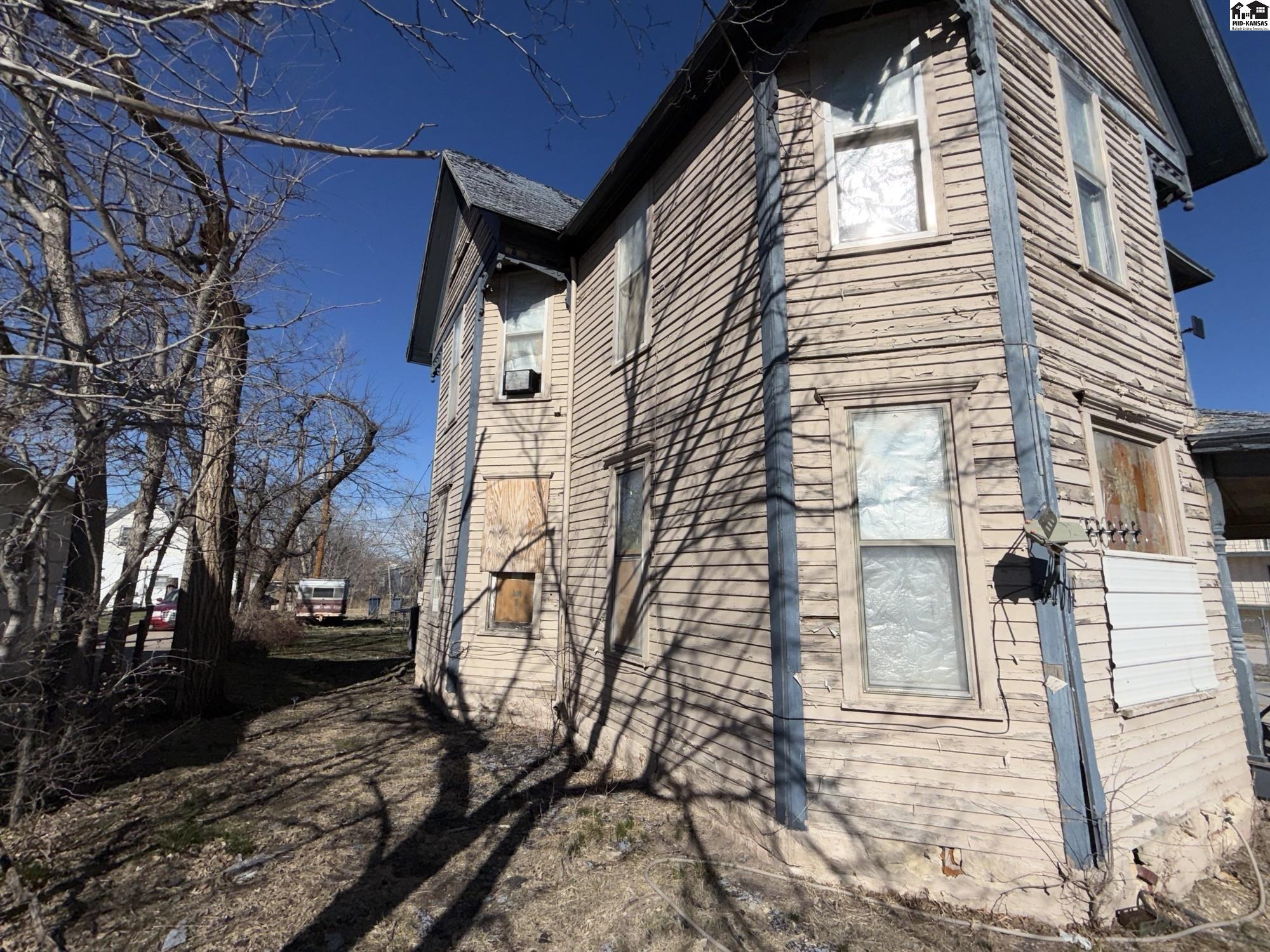 304 E 1st Avenue Hutchinson KS 67501