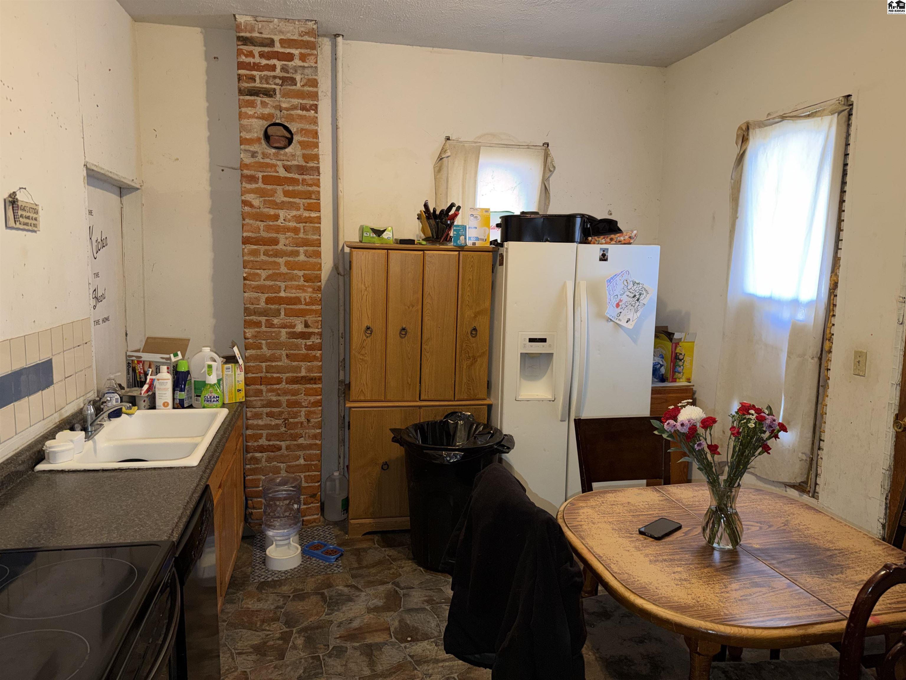 304 E 1st Avenue Hutchinson KS 67501