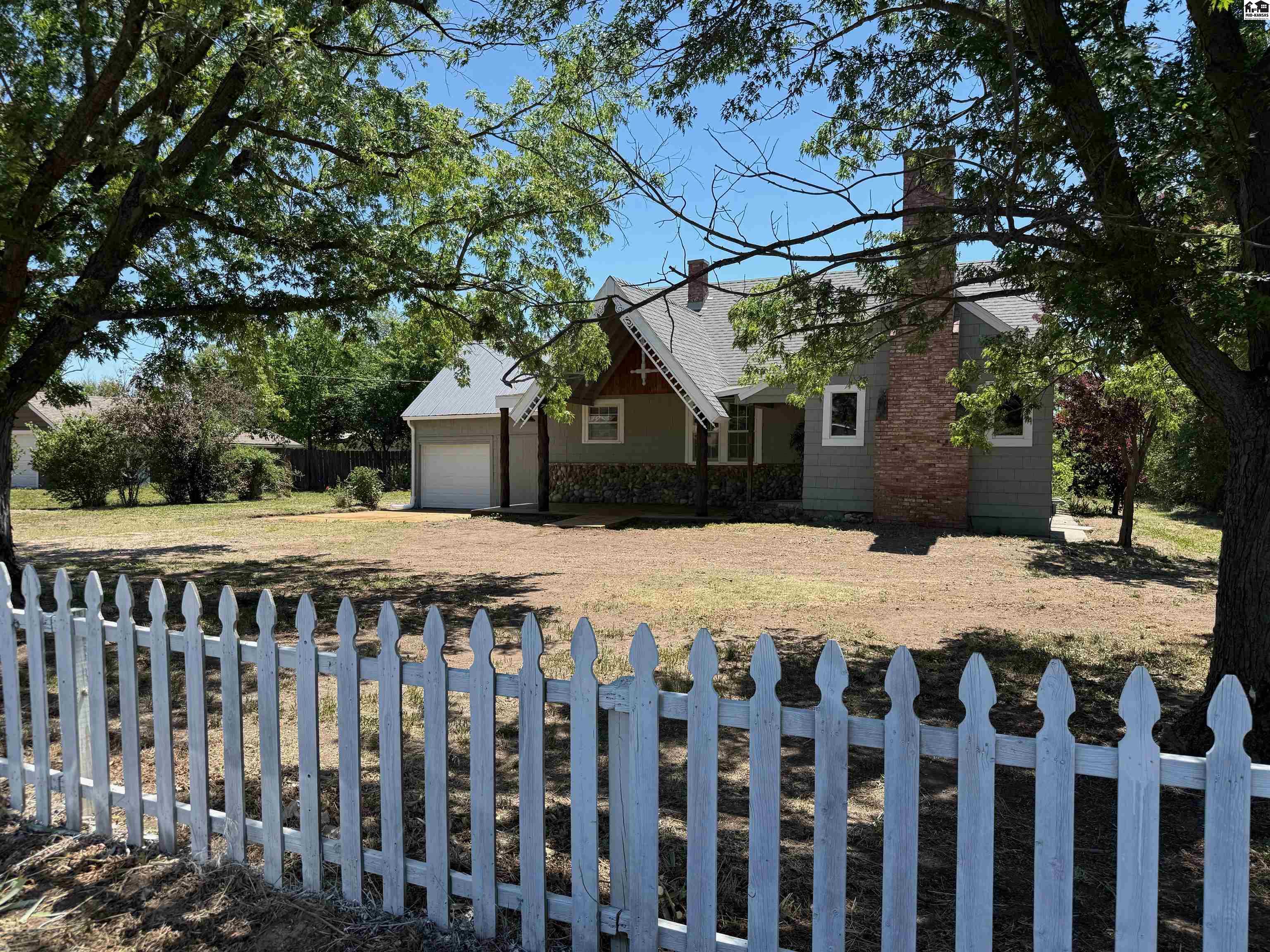 1507 E 26th Avenue Hutchinson KS 67502