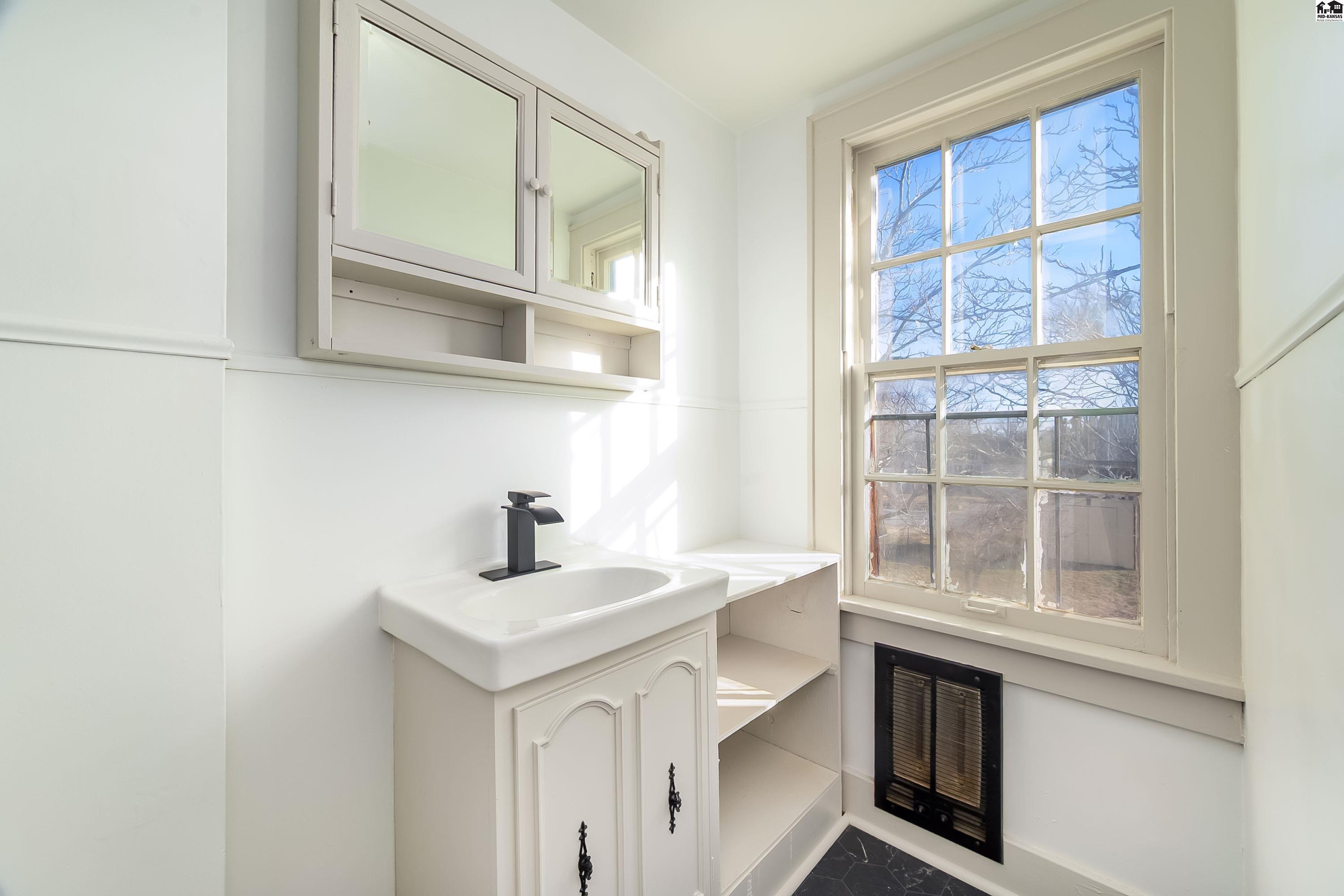 609 W 17th Avenue Hutchinson KS 67501