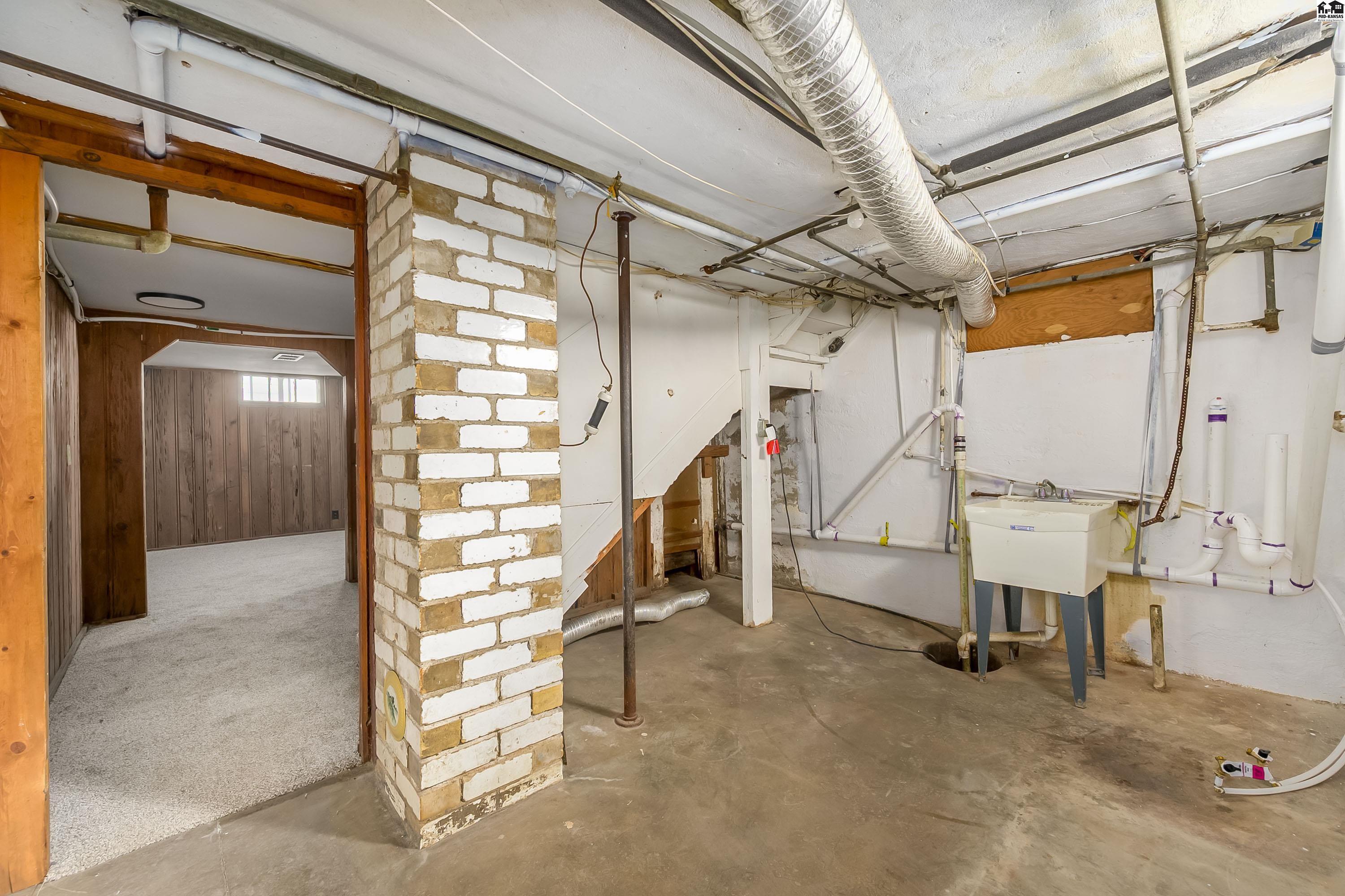 609 W 17th Avenue Hutchinson KS 67501