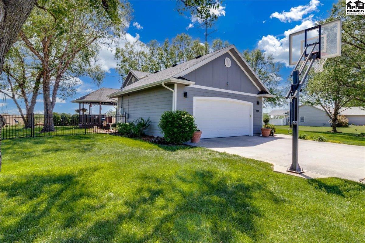 111 Blue Spruce Road Hutchinson KS 67502