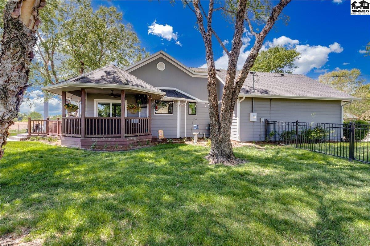 111 Blue Spruce Road Hutchinson KS 67502