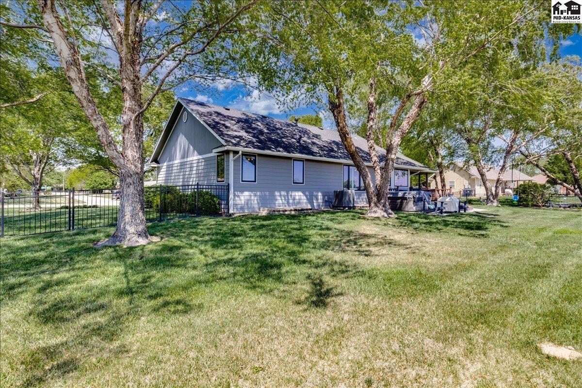 111 Blue Spruce Road Hutchinson KS 67502