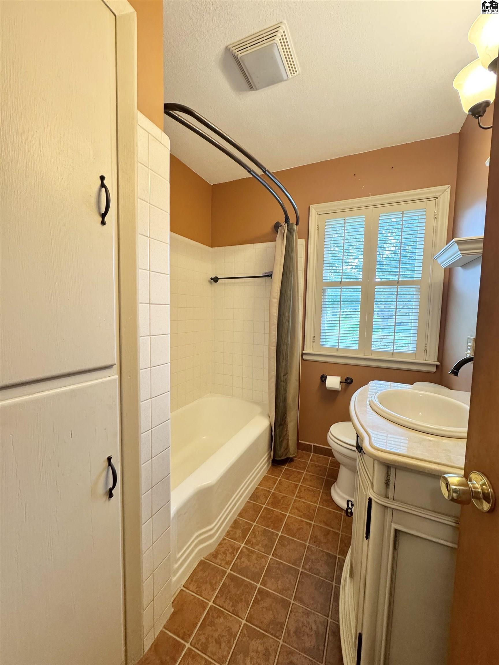 63 Circle Drive Hutchinson KS 67502