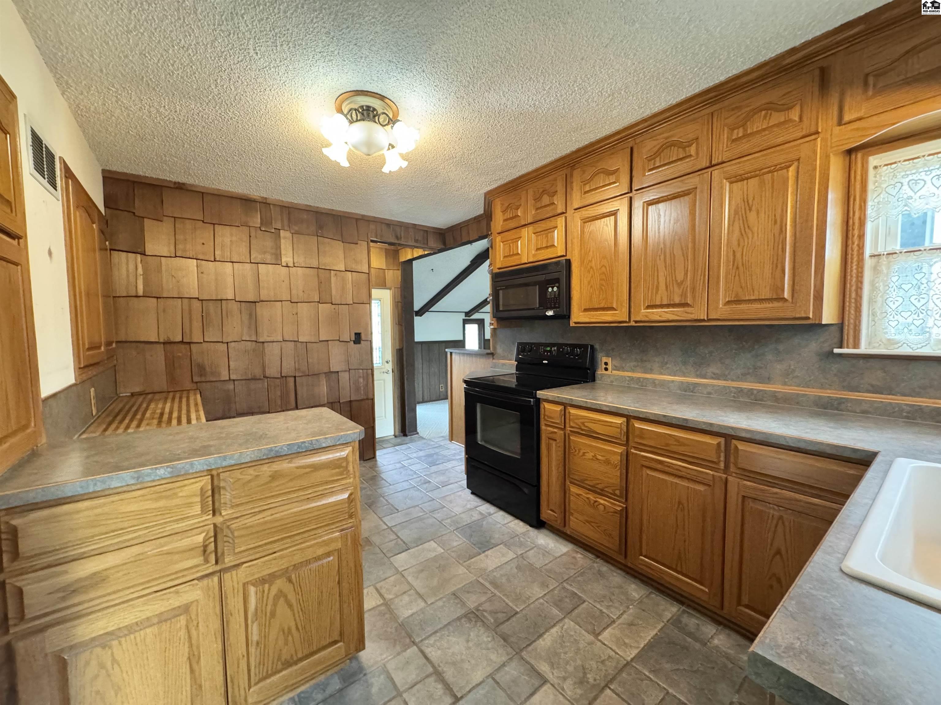 63 Circle Drive Hutchinson KS 67502