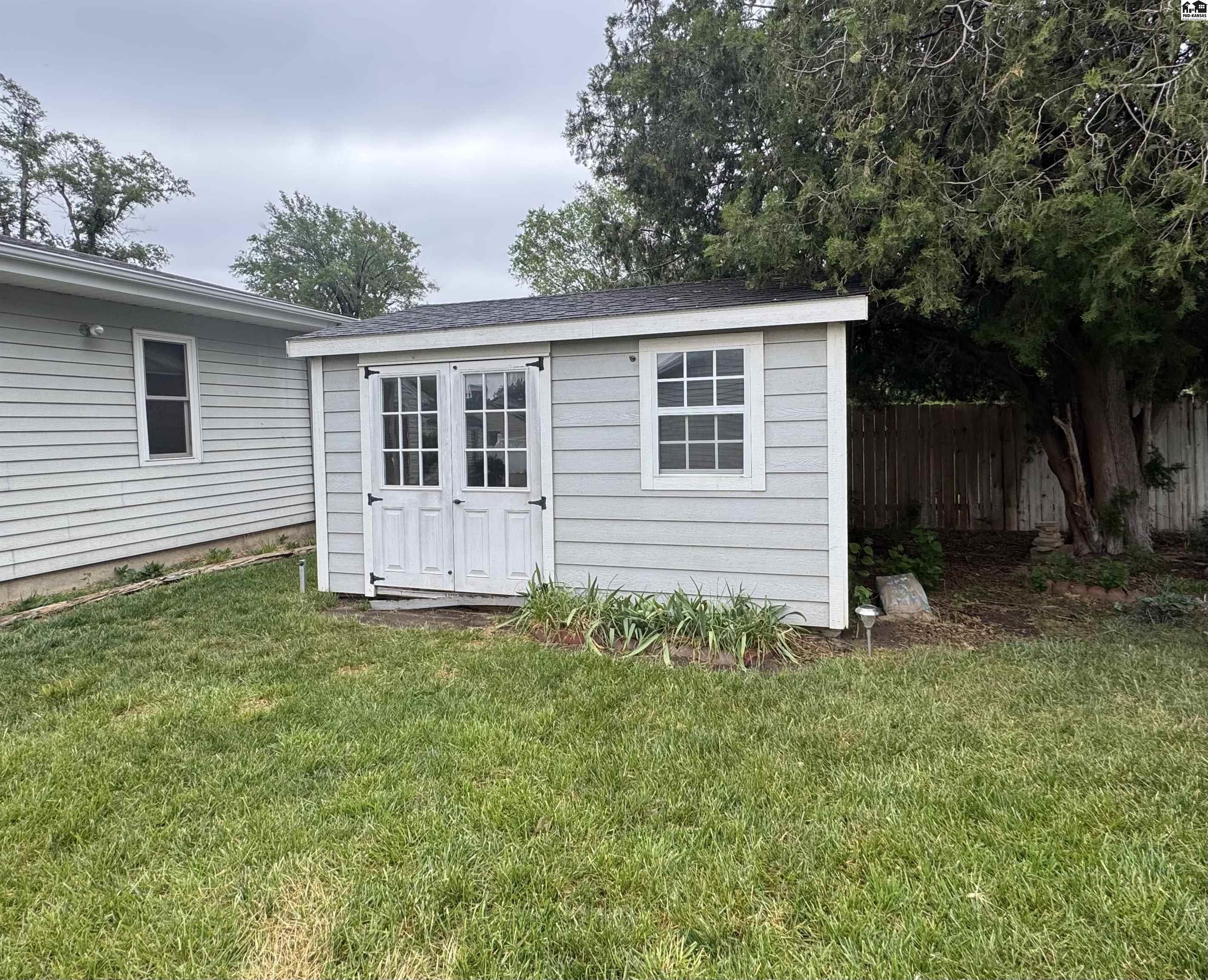63 Circle Drive Hutchinson KS 67502