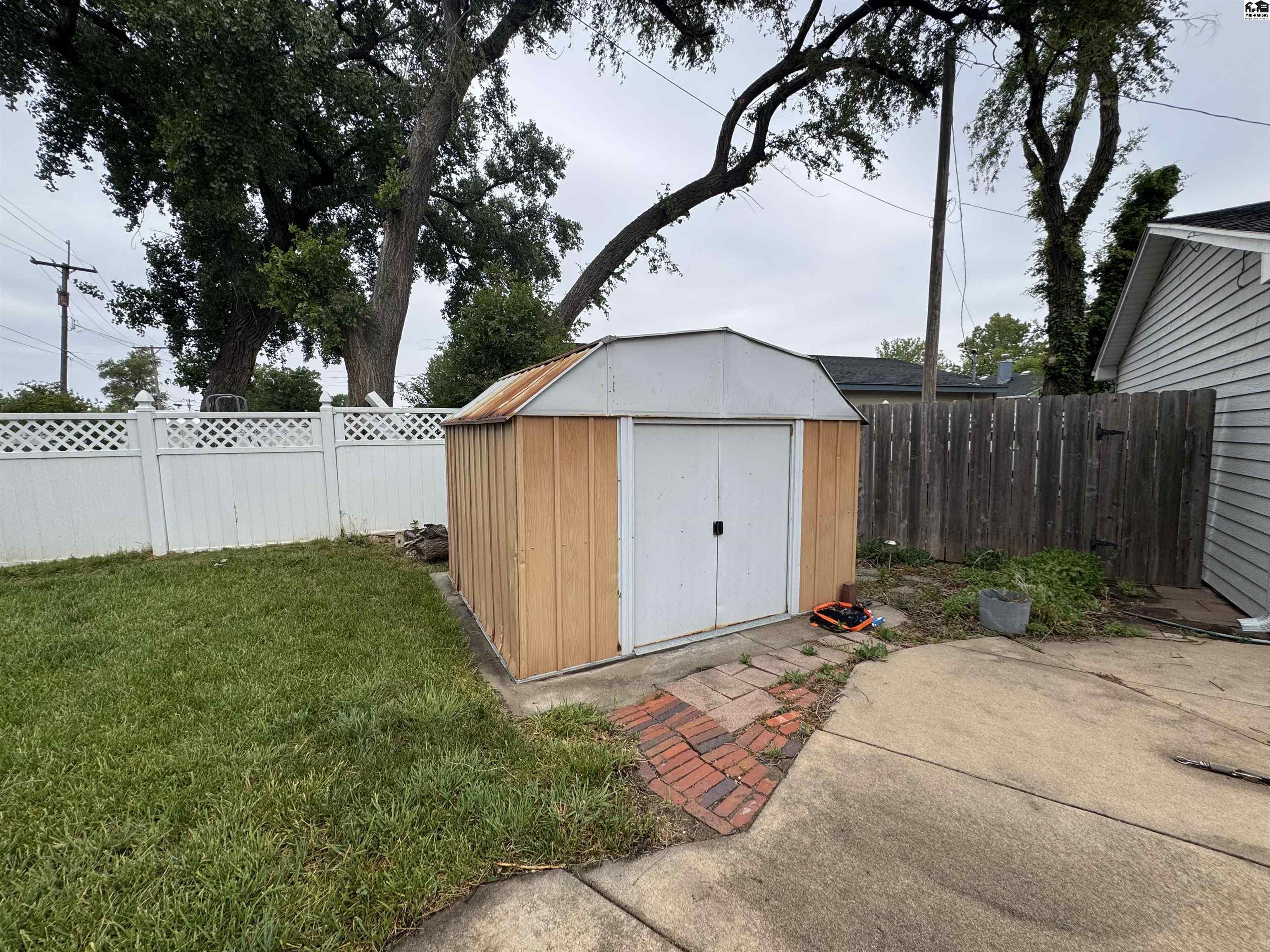 63 Circle Drive Hutchinson KS 67502