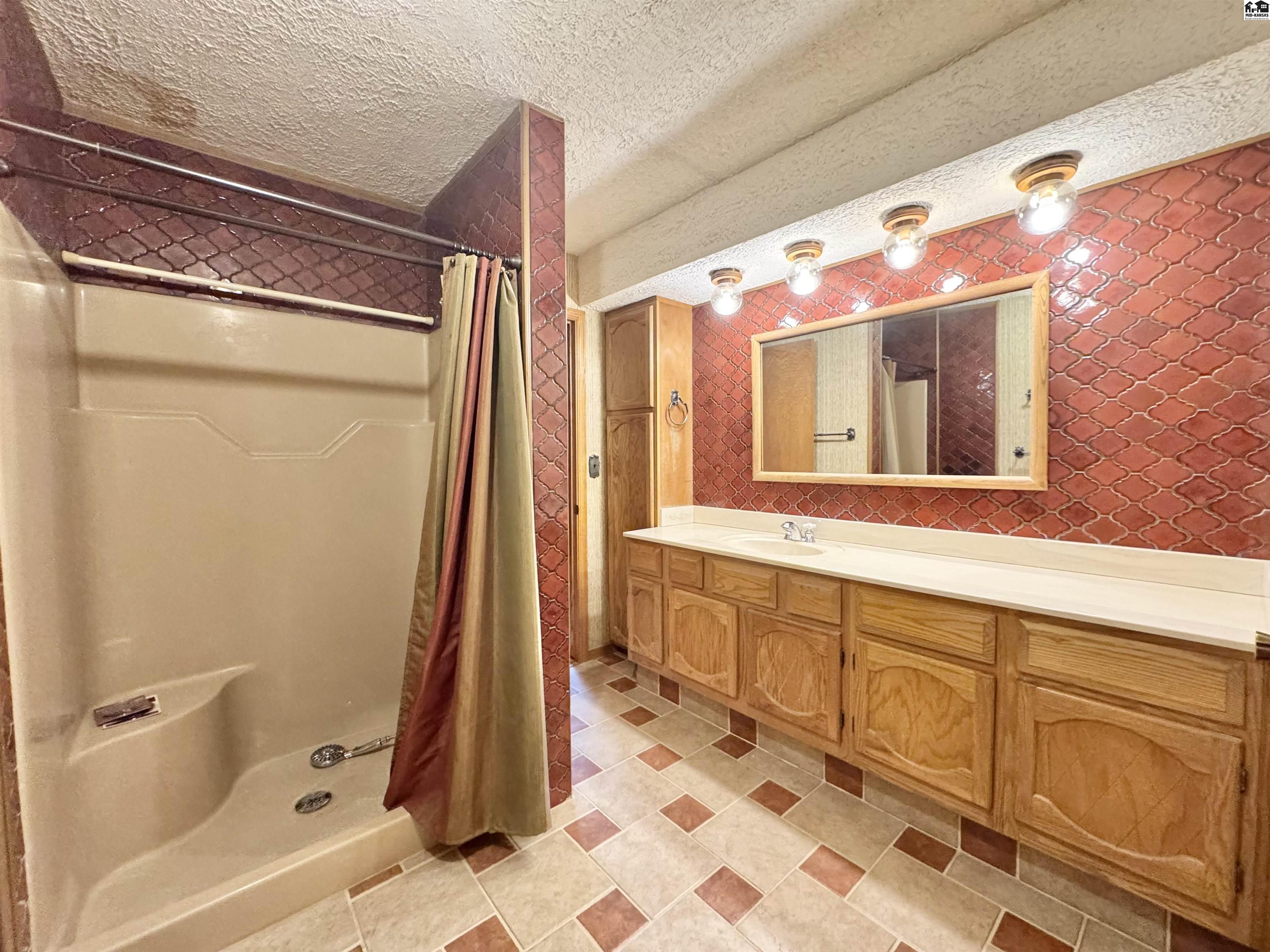 63 Circle Drive Hutchinson KS 67502