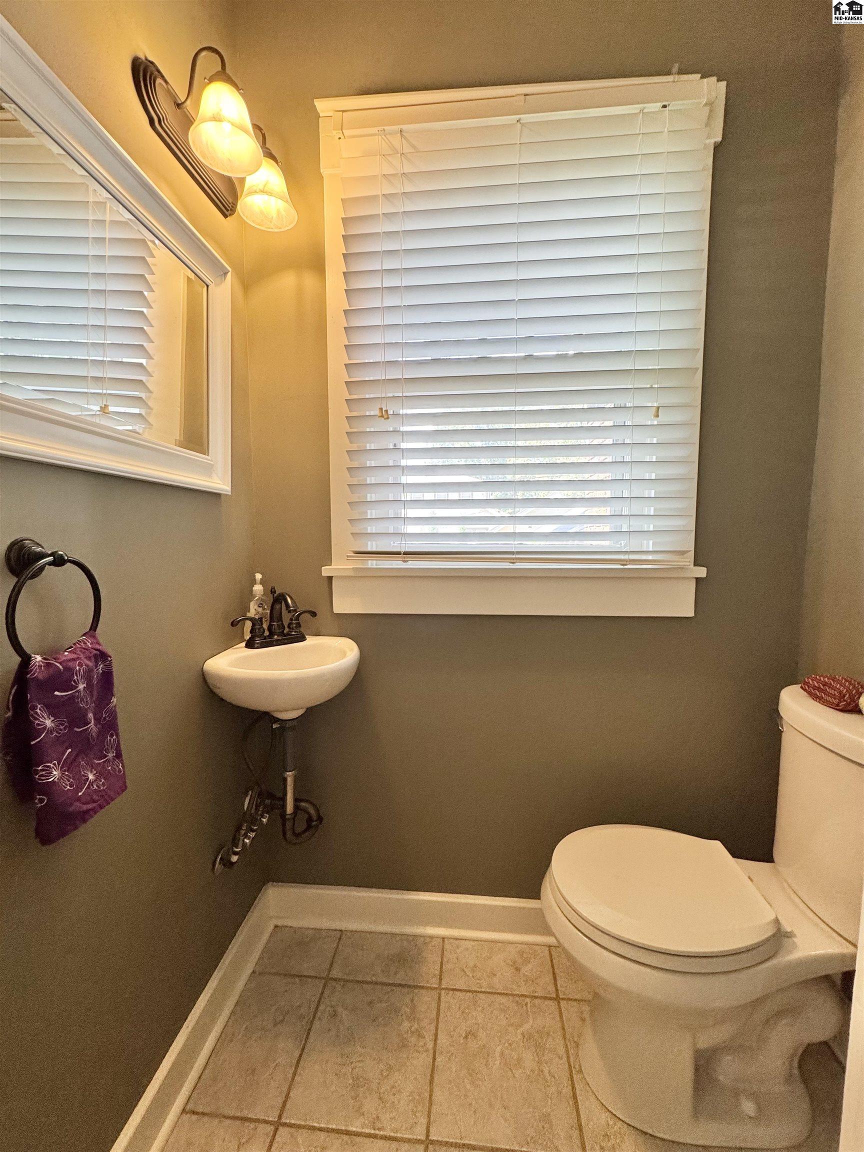 204 Crescent Boulevard Hutchinson KS 67502