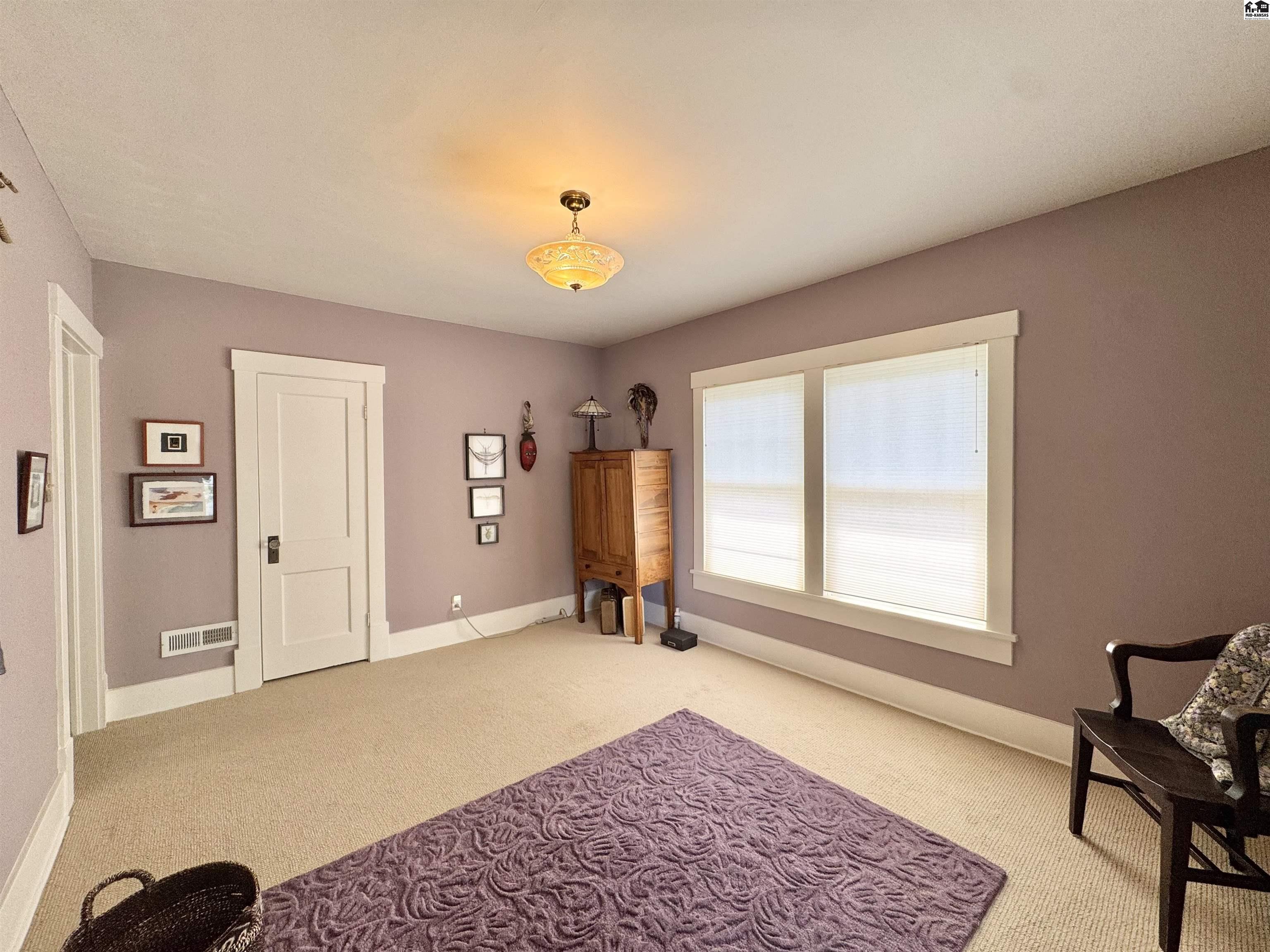 204 Crescent Boulevard Hutchinson KS 67502