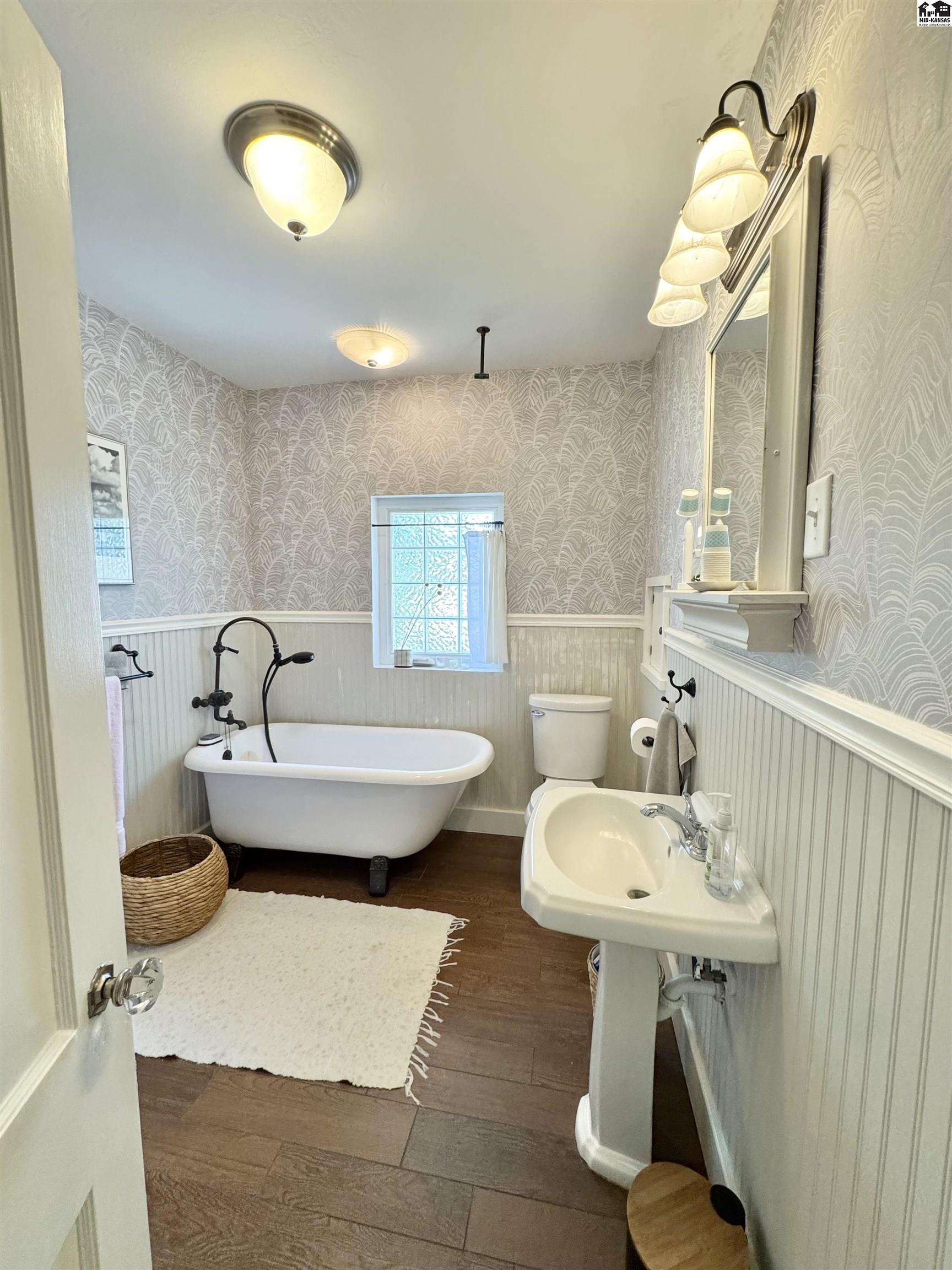 204 Crescent Boulevard Hutchinson KS 67502