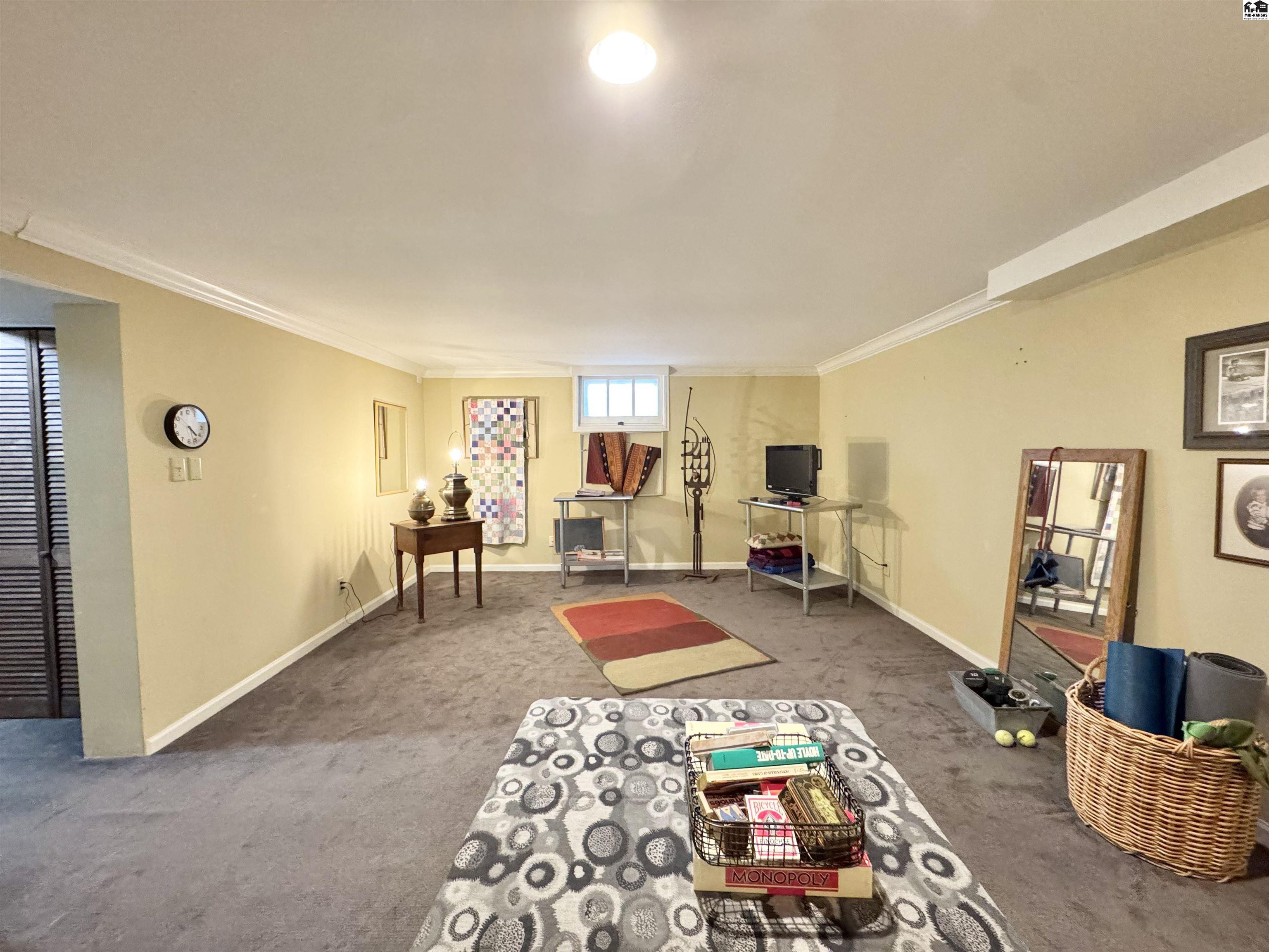 204 Crescent Boulevard Hutchinson KS 67502