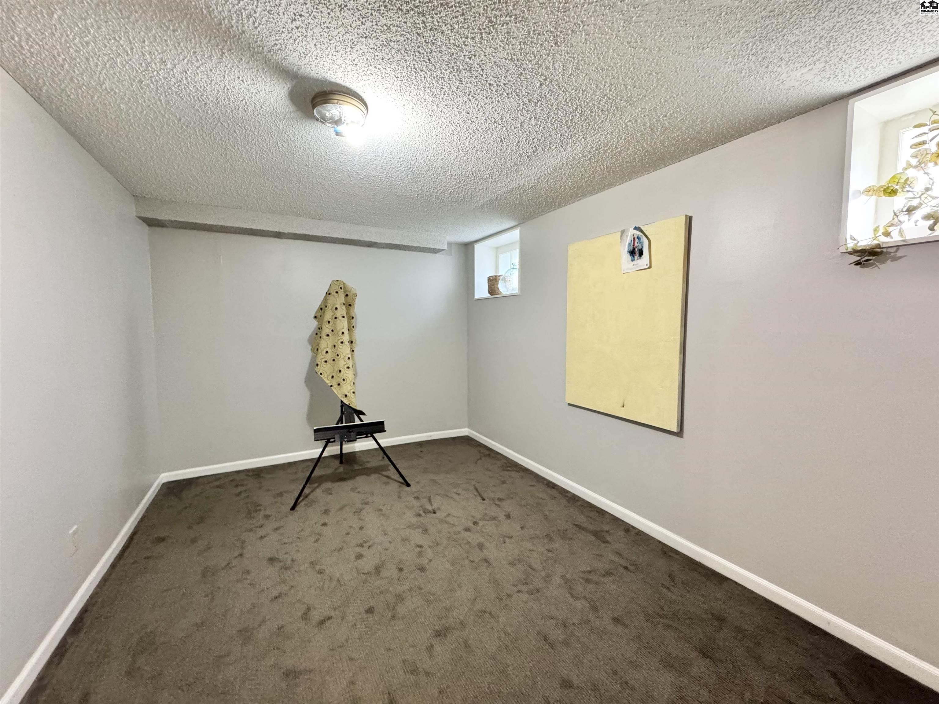 204 Crescent Boulevard Hutchinson KS 67502