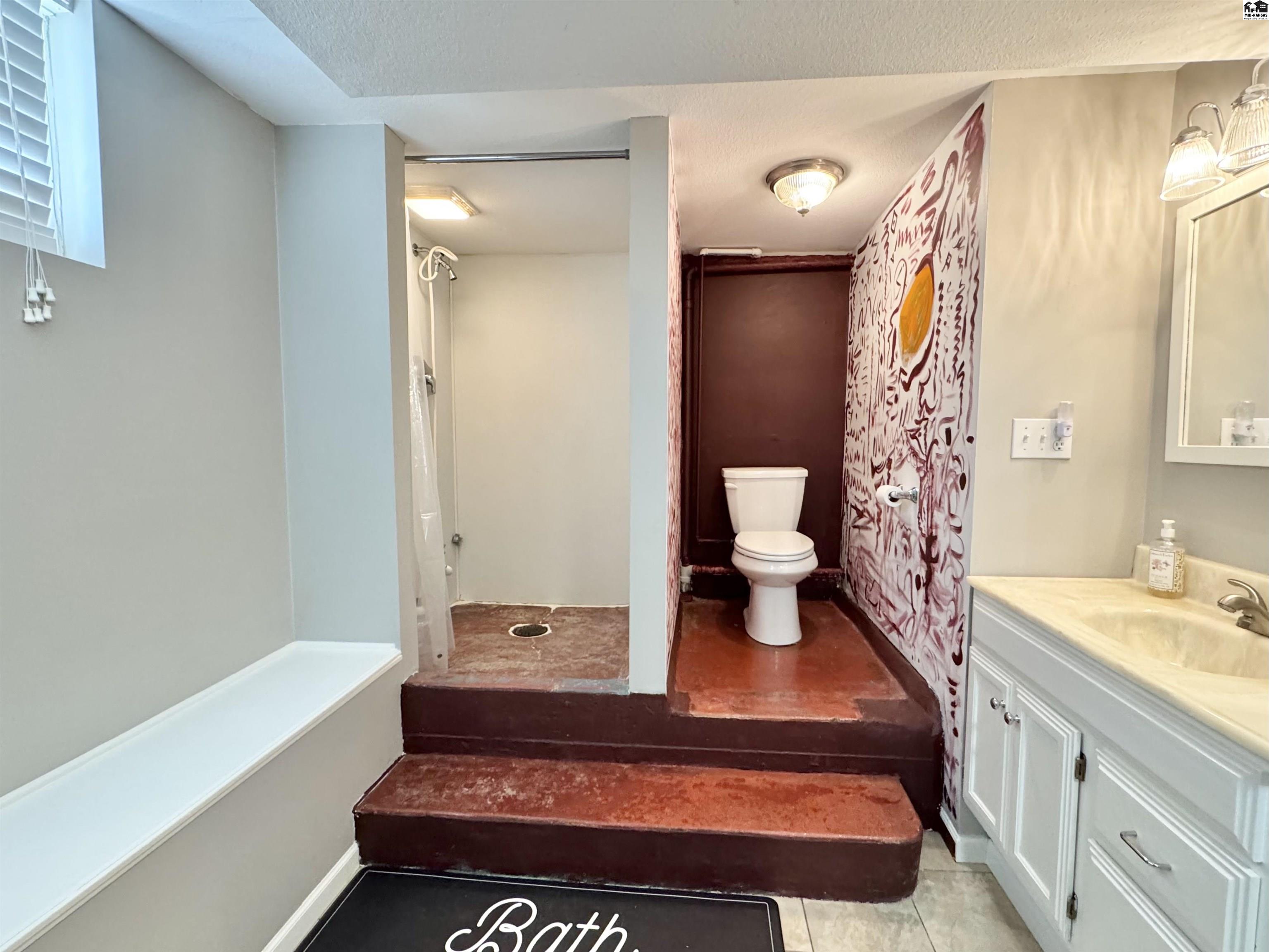 204 Crescent Boulevard Hutchinson KS 67502