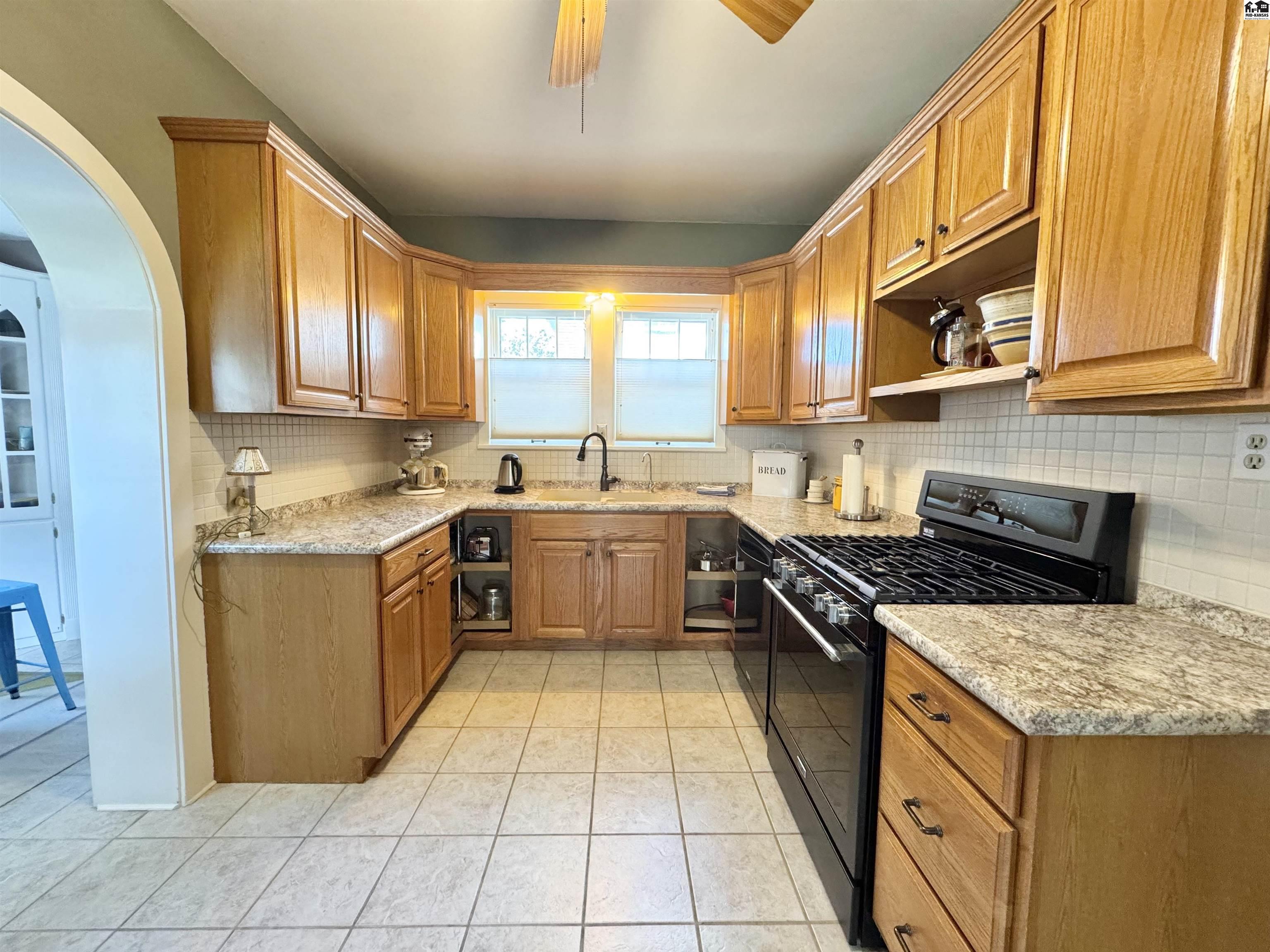 204 Crescent Boulevard Hutchinson KS 67502