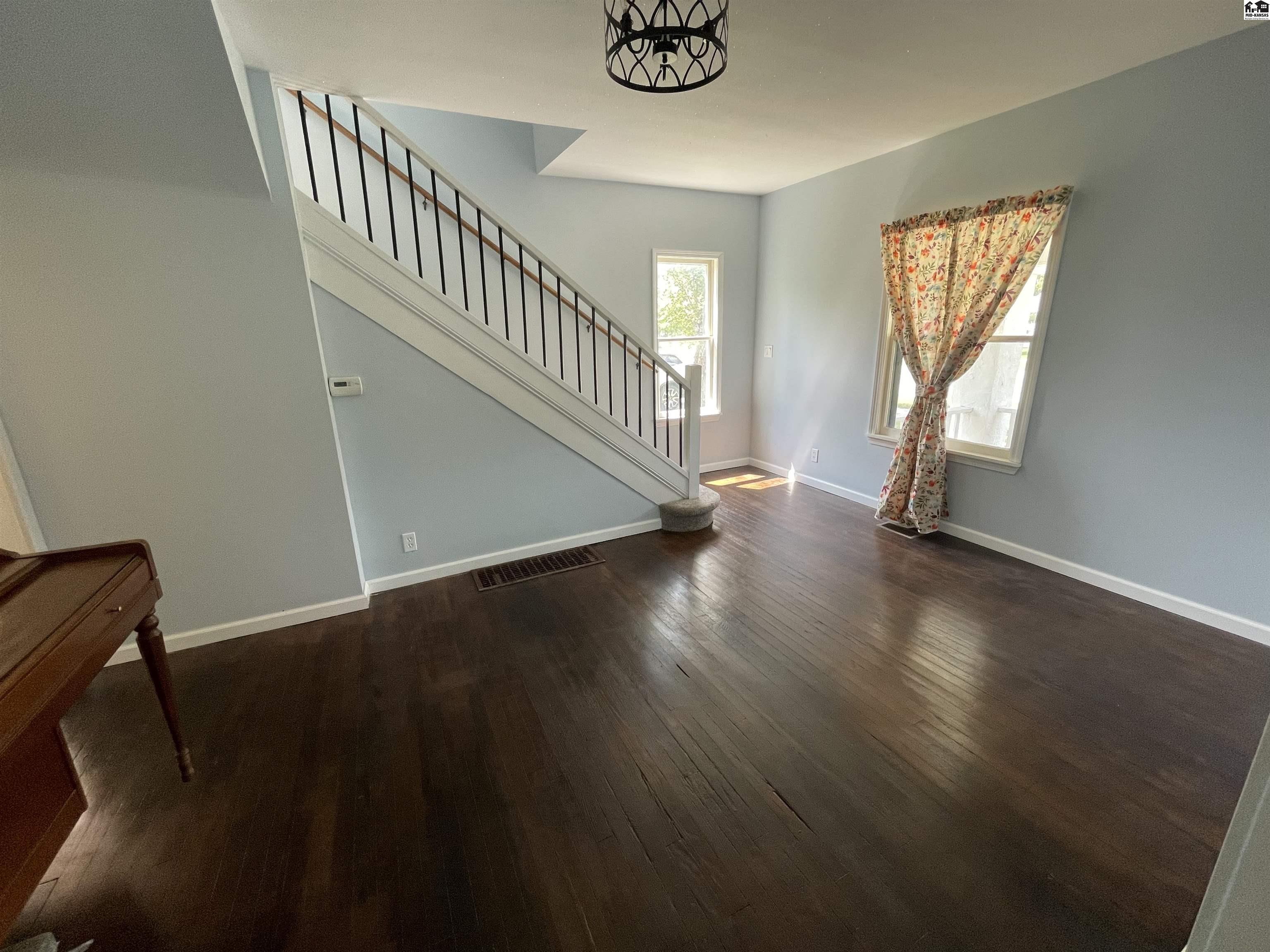 719 W 11th Avenue Hutchinson KS 67502