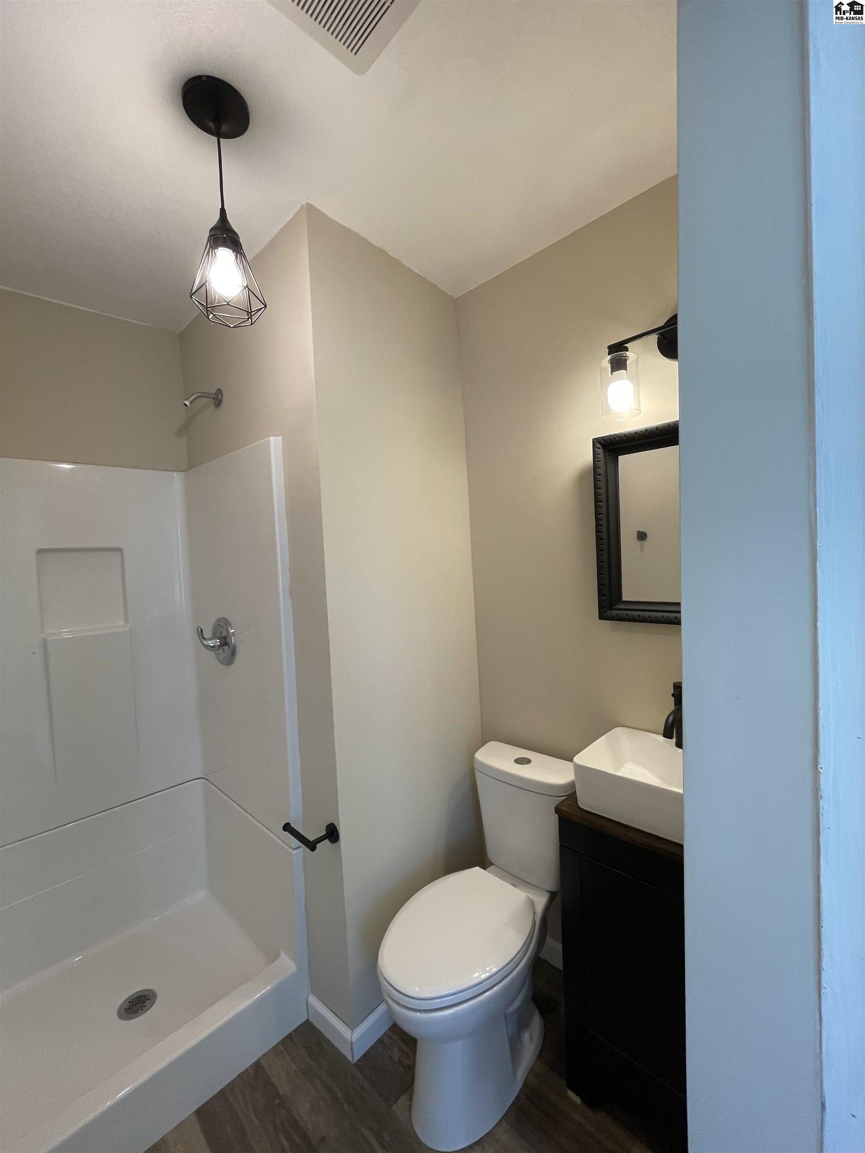 719 W 11th Avenue Hutchinson KS 67502