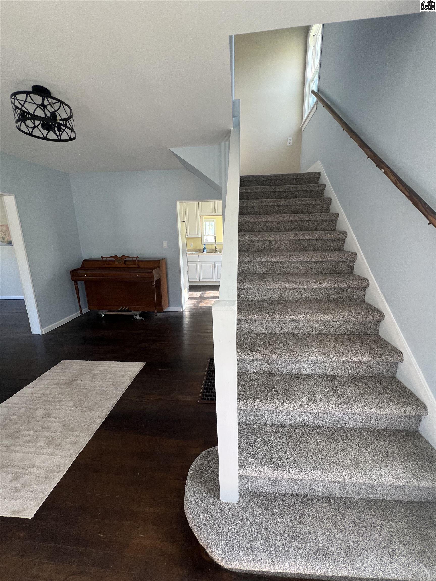 719 W 11th Avenue Hutchinson KS 67502