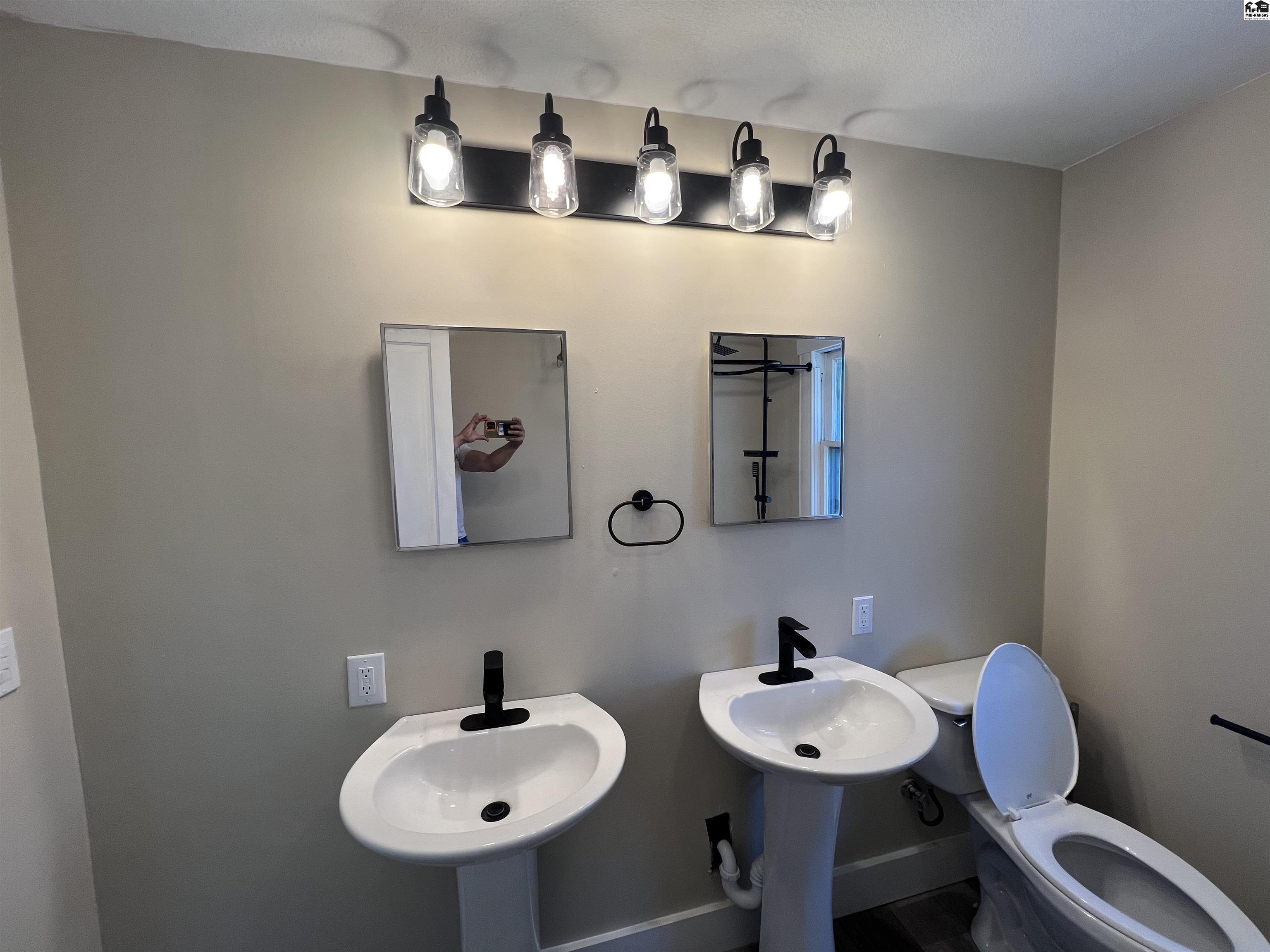 719 W 11th Avenue Hutchinson KS 67502