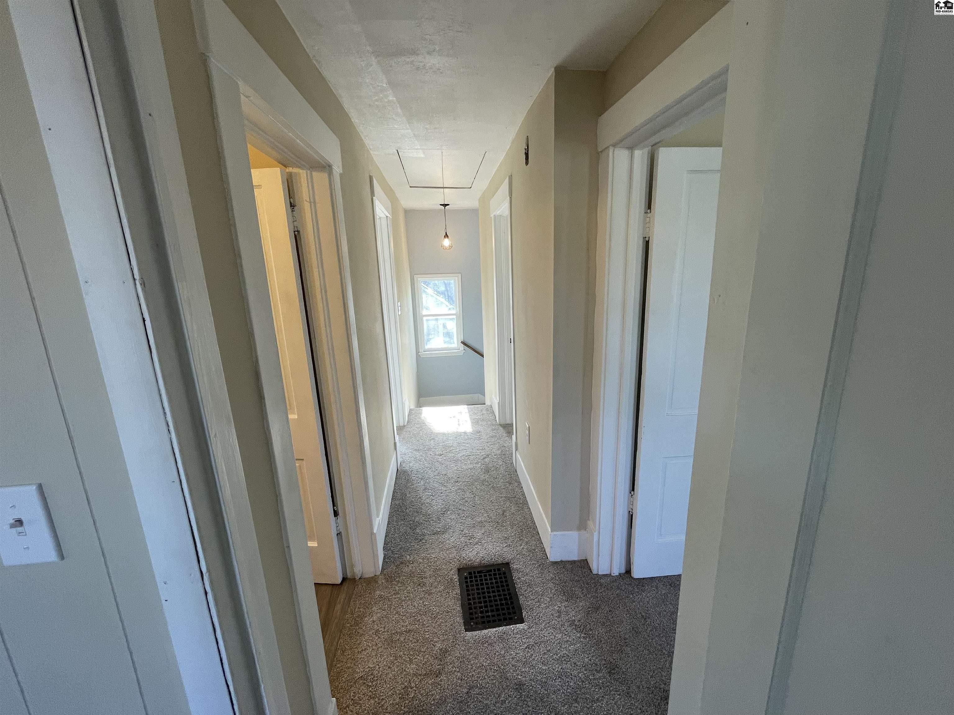 719 W 11th Avenue Hutchinson KS 67502