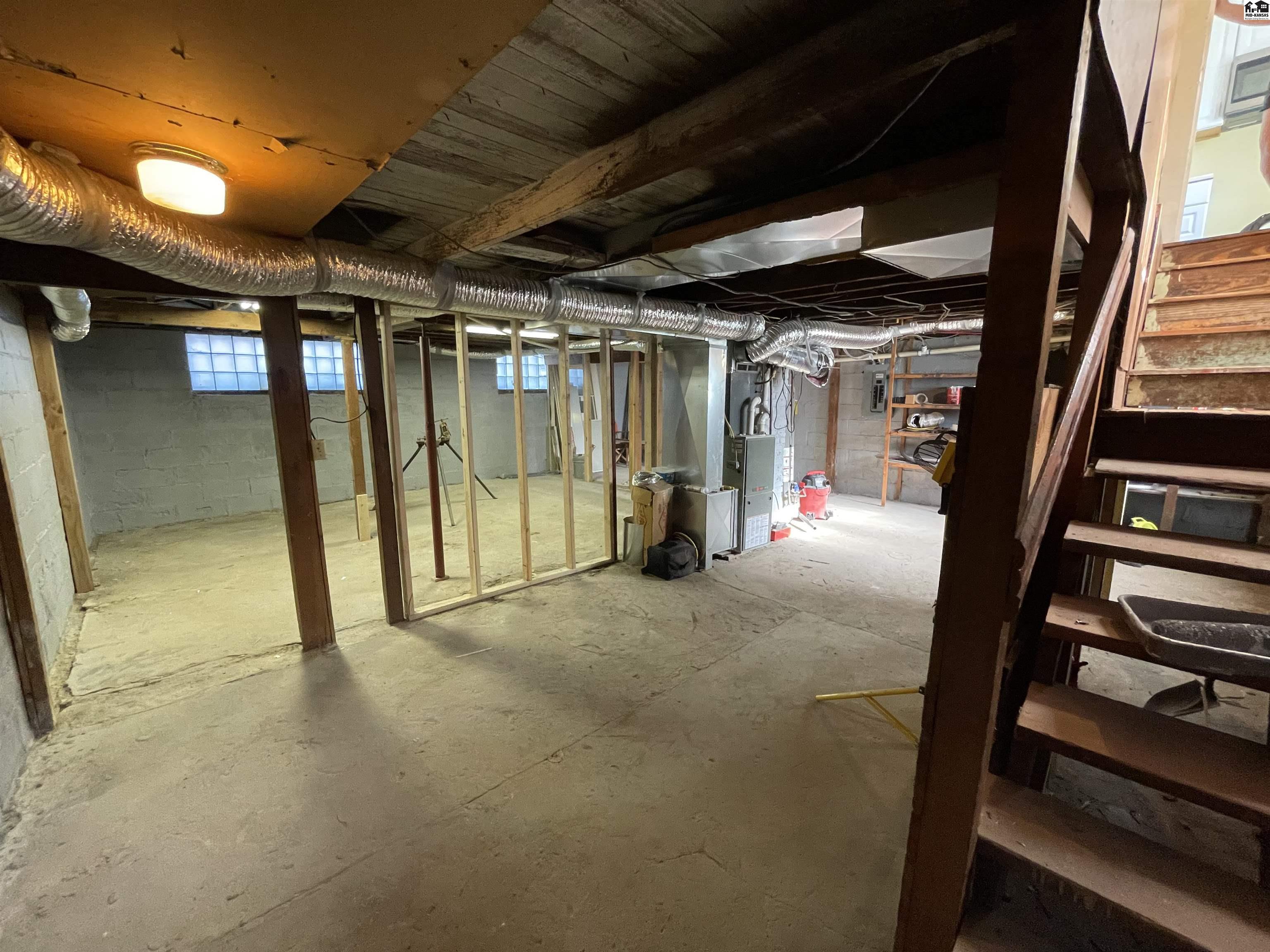 719 W 11th Avenue Hutchinson KS 67502