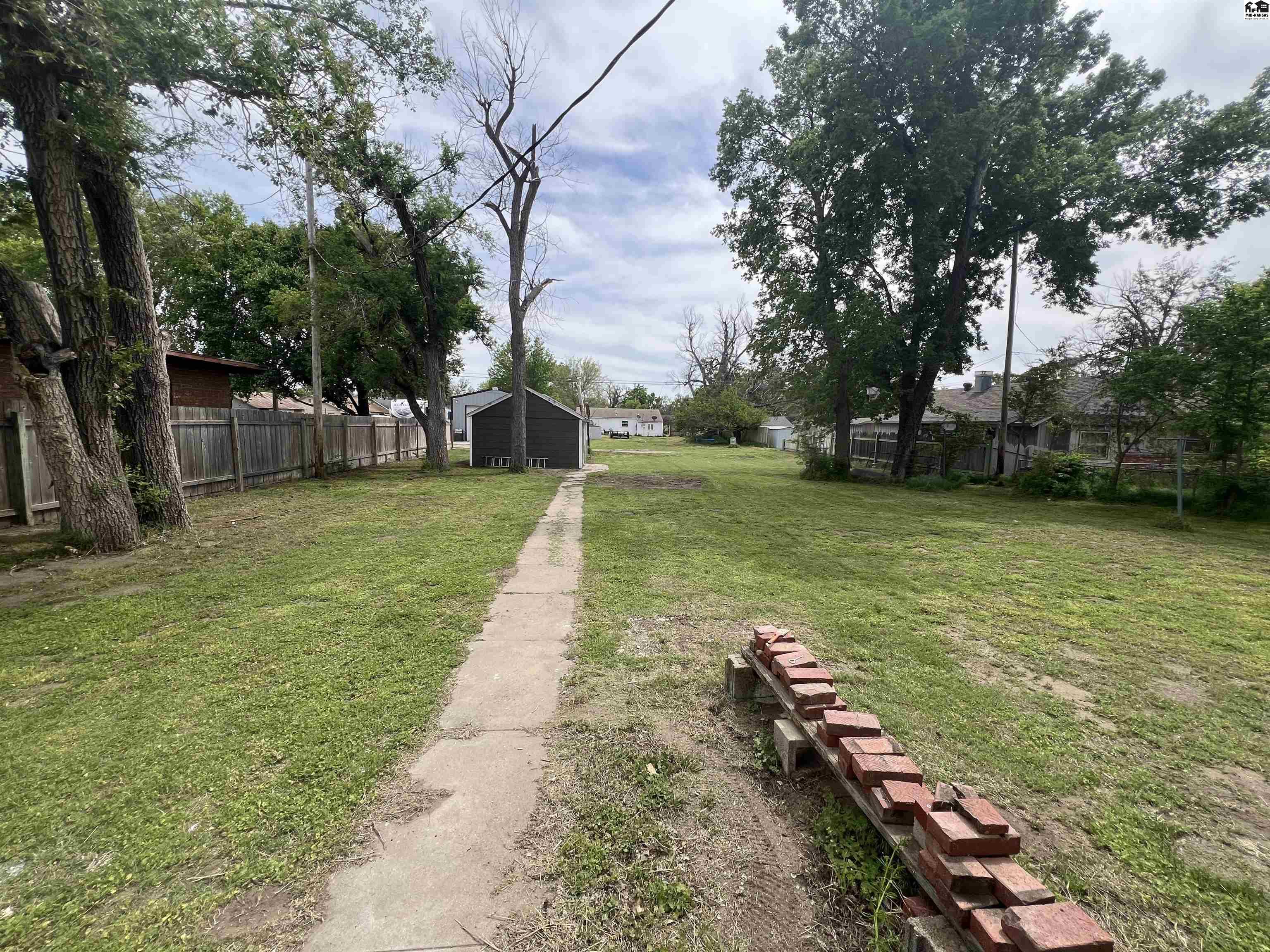 719 W 11th Avenue Hutchinson KS 67502