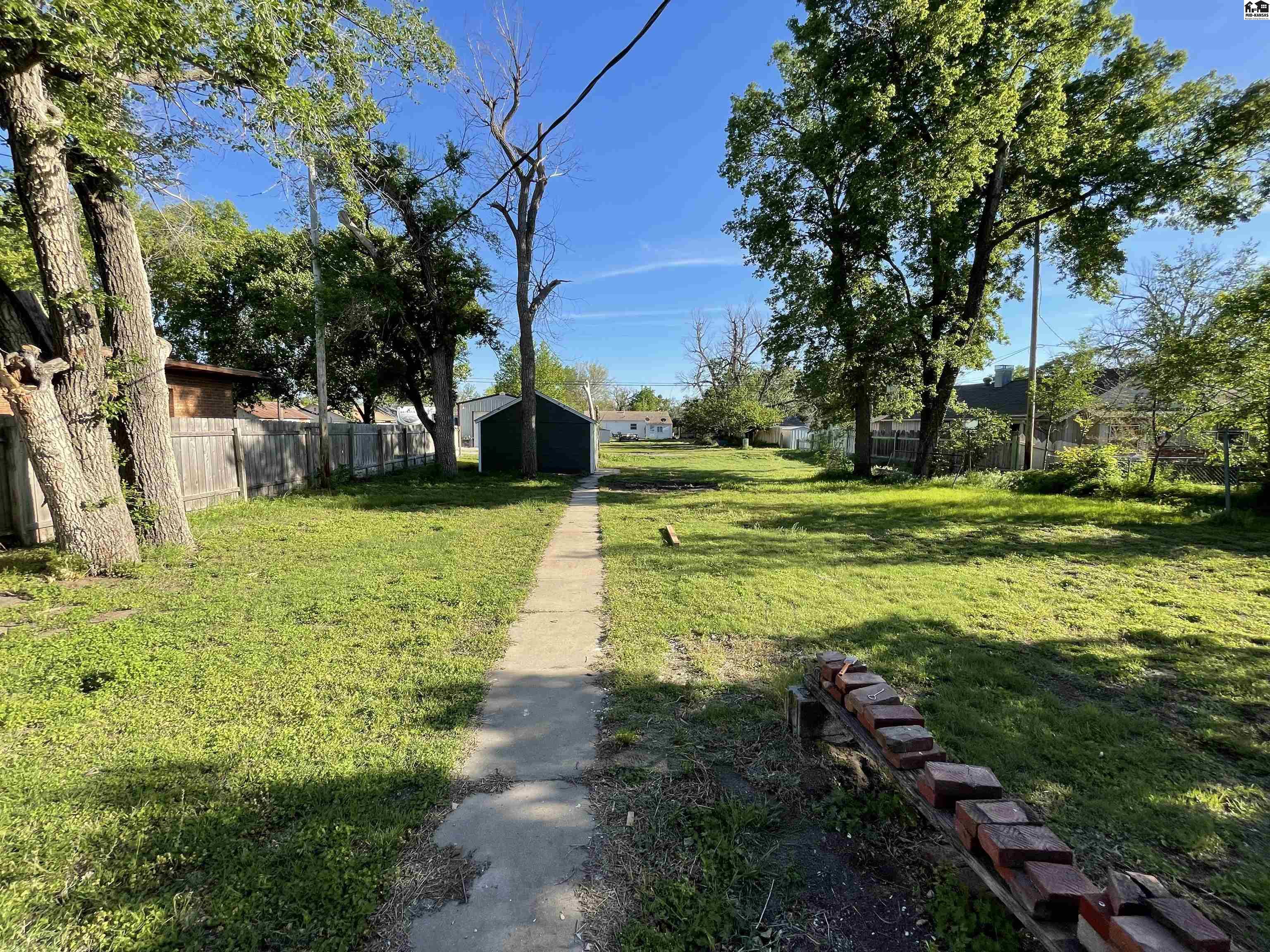 719 W 11th Avenue Hutchinson KS 67502