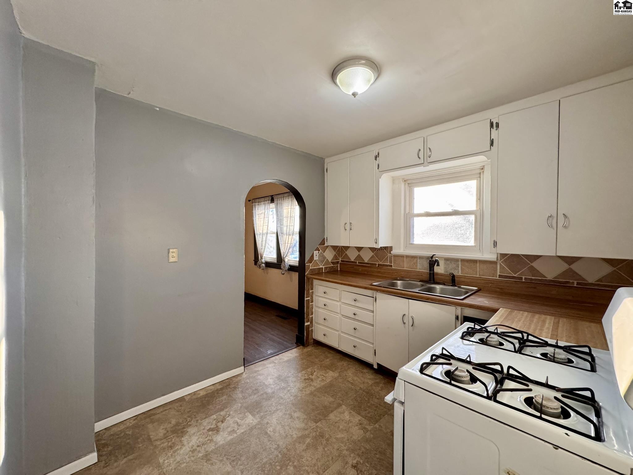 1602 W 11th Avenue Hutchinson KS 67501