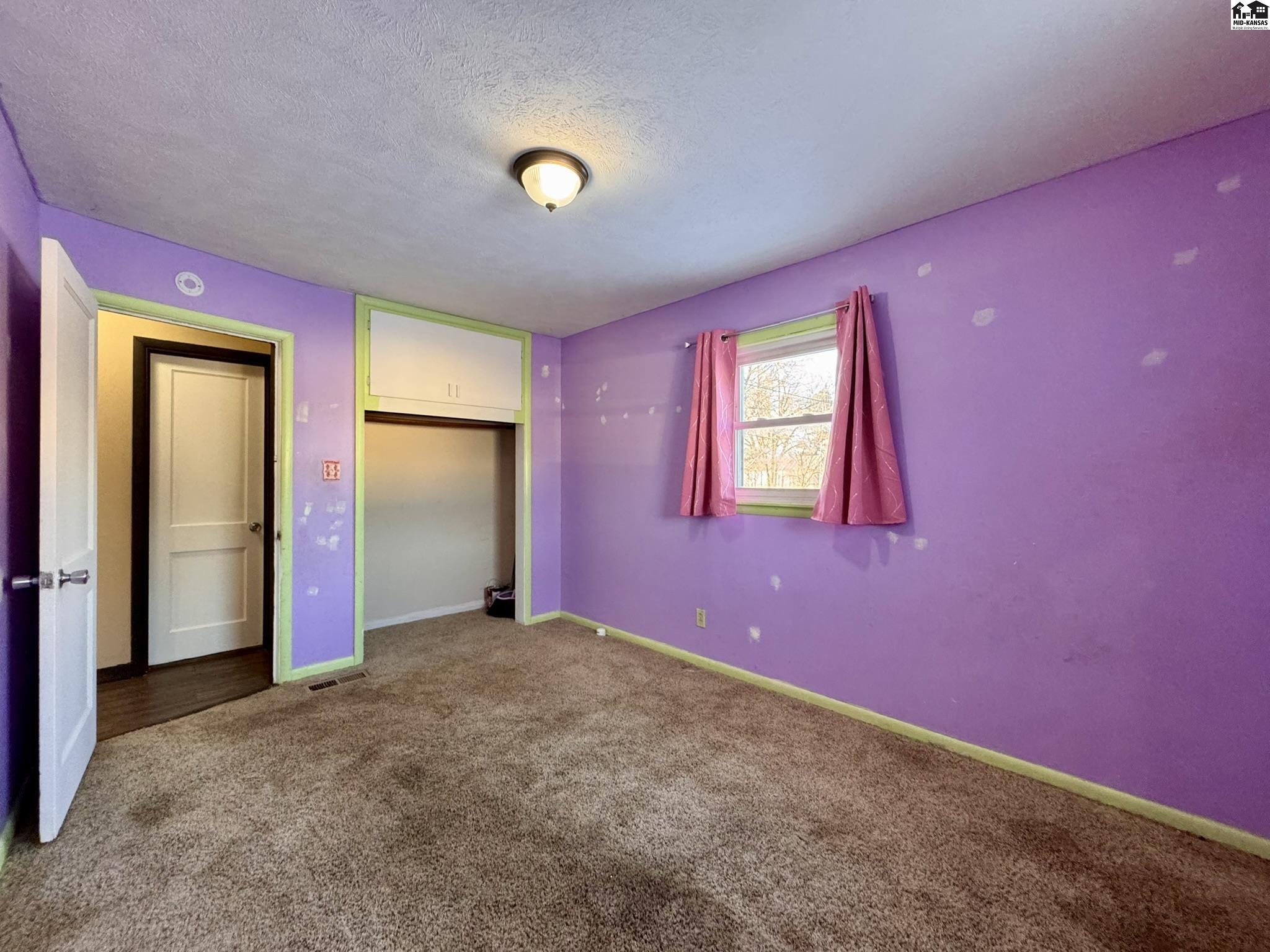 1602 W 11th Avenue Hutchinson KS 67501