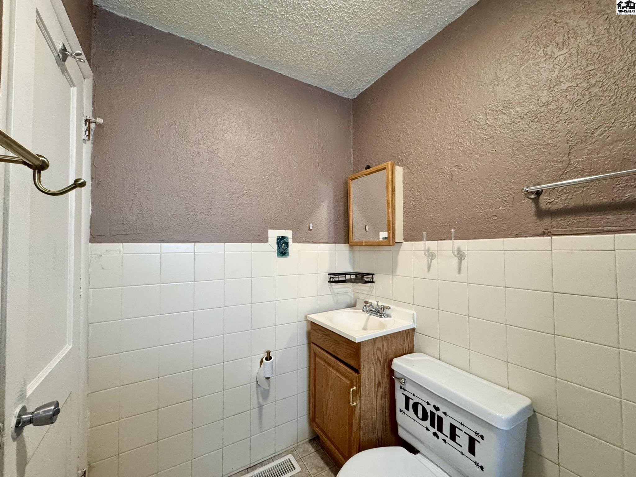 1602 W 11th Avenue Hutchinson KS 67501