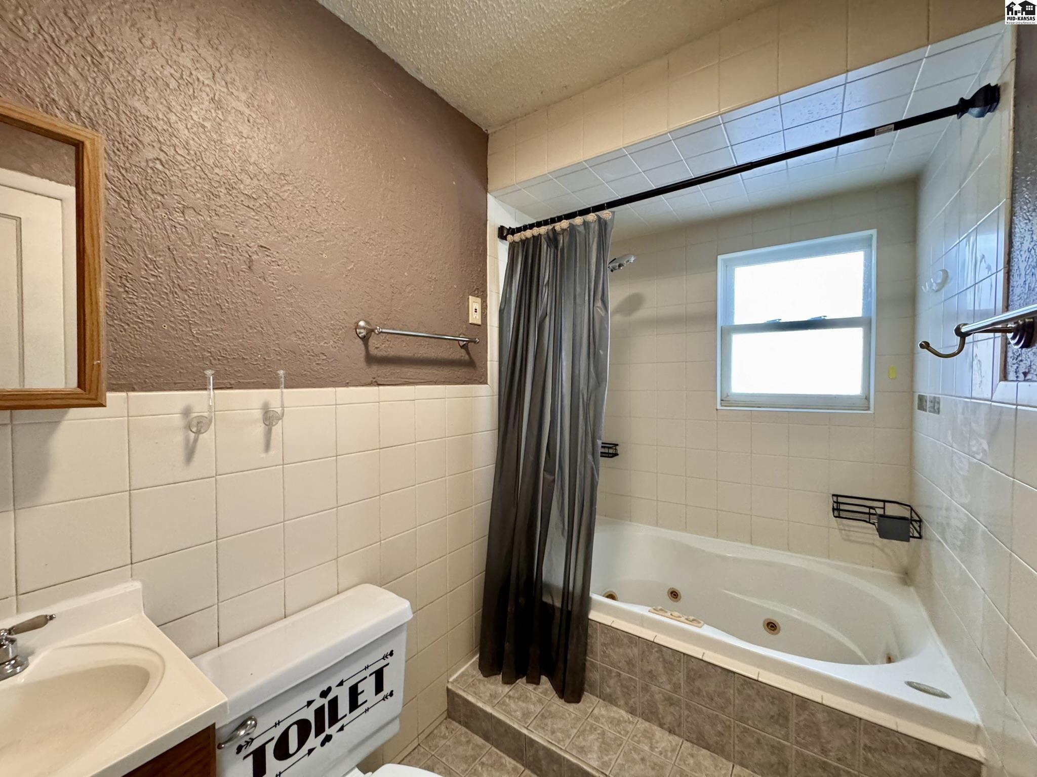 1602 W 11th Avenue Hutchinson KS 67501