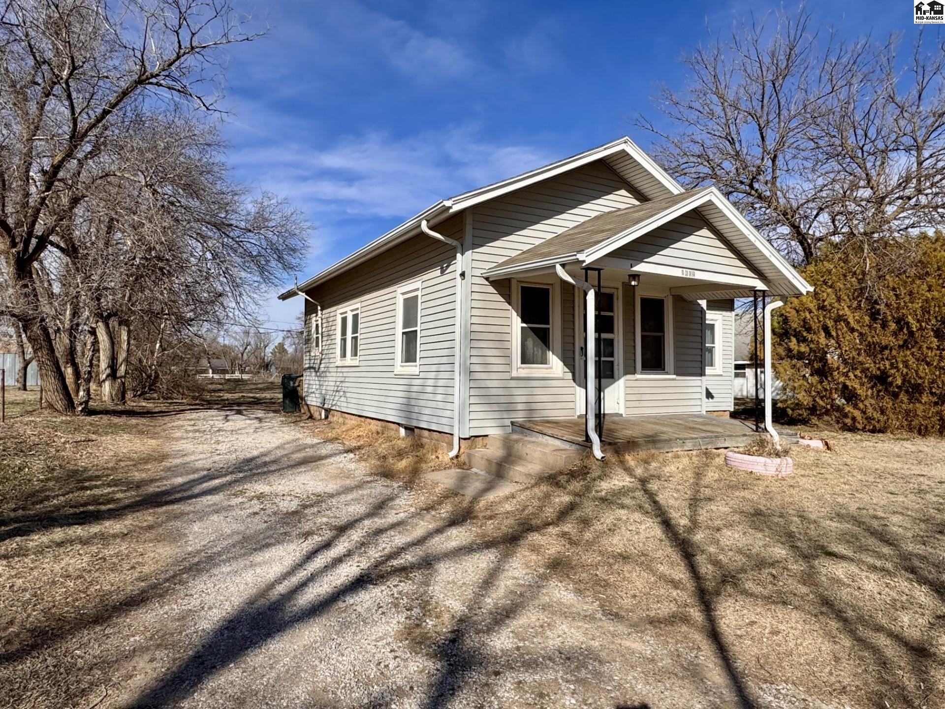 1602 W 11th Avenue Hutchinson KS 67501