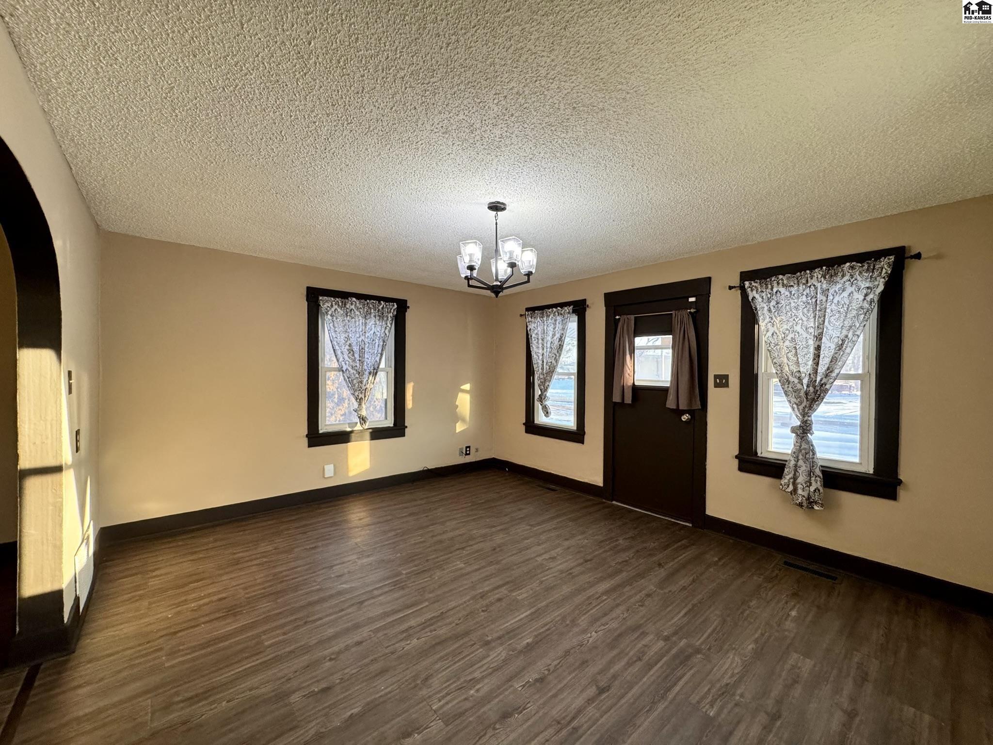 1602 W 11th Avenue Hutchinson KS 67501