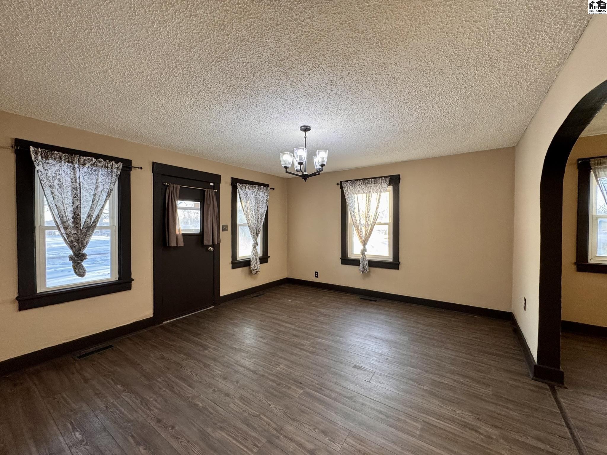 1602 W 11th Avenue Hutchinson KS 67501