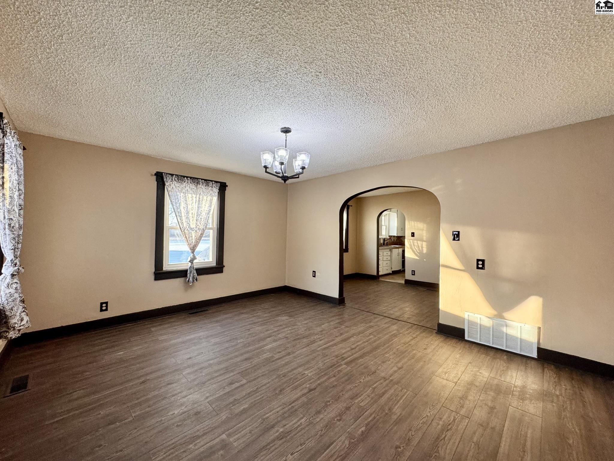 1602 W 11th Avenue Hutchinson KS 67501