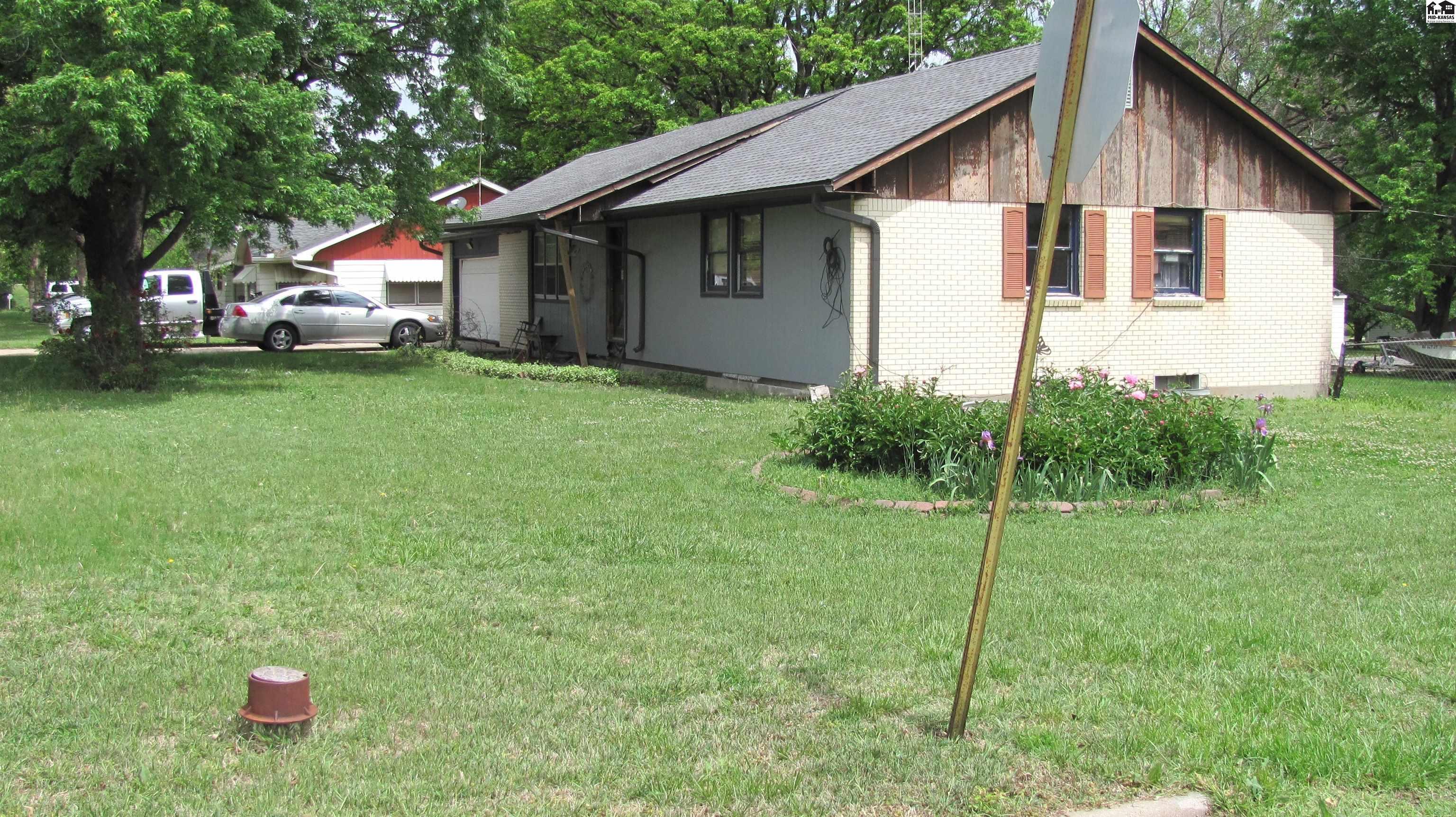 802 N Maple Street Peabody KS 66866
