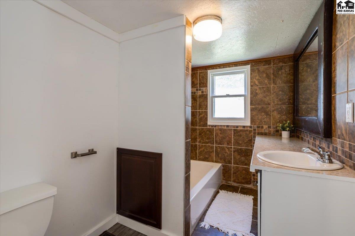 213 N Sedgwick Avenue Haven KS 67543