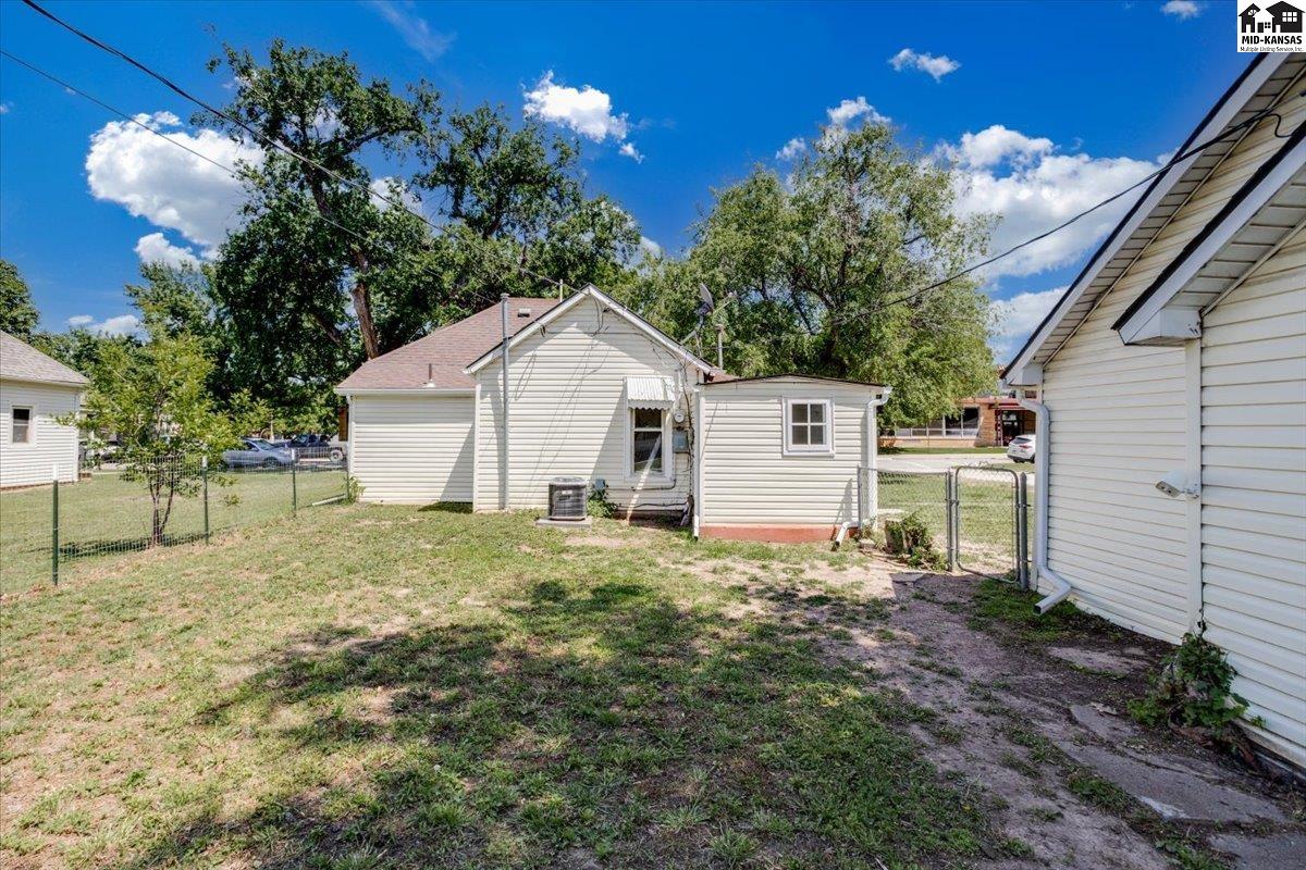 213 N Sedgwick Avenue Haven KS 67543